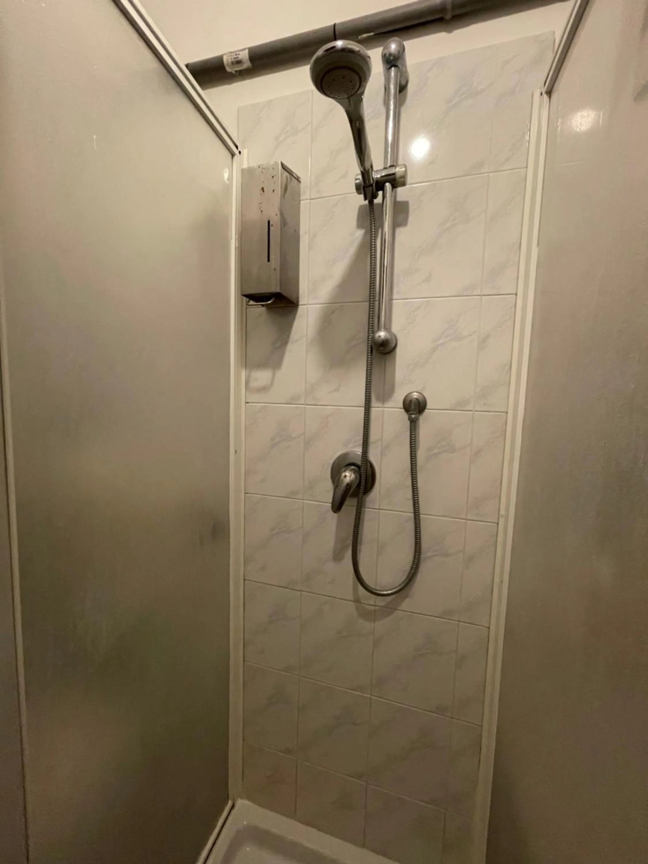 Shower in Cavour16 rent bedrooms