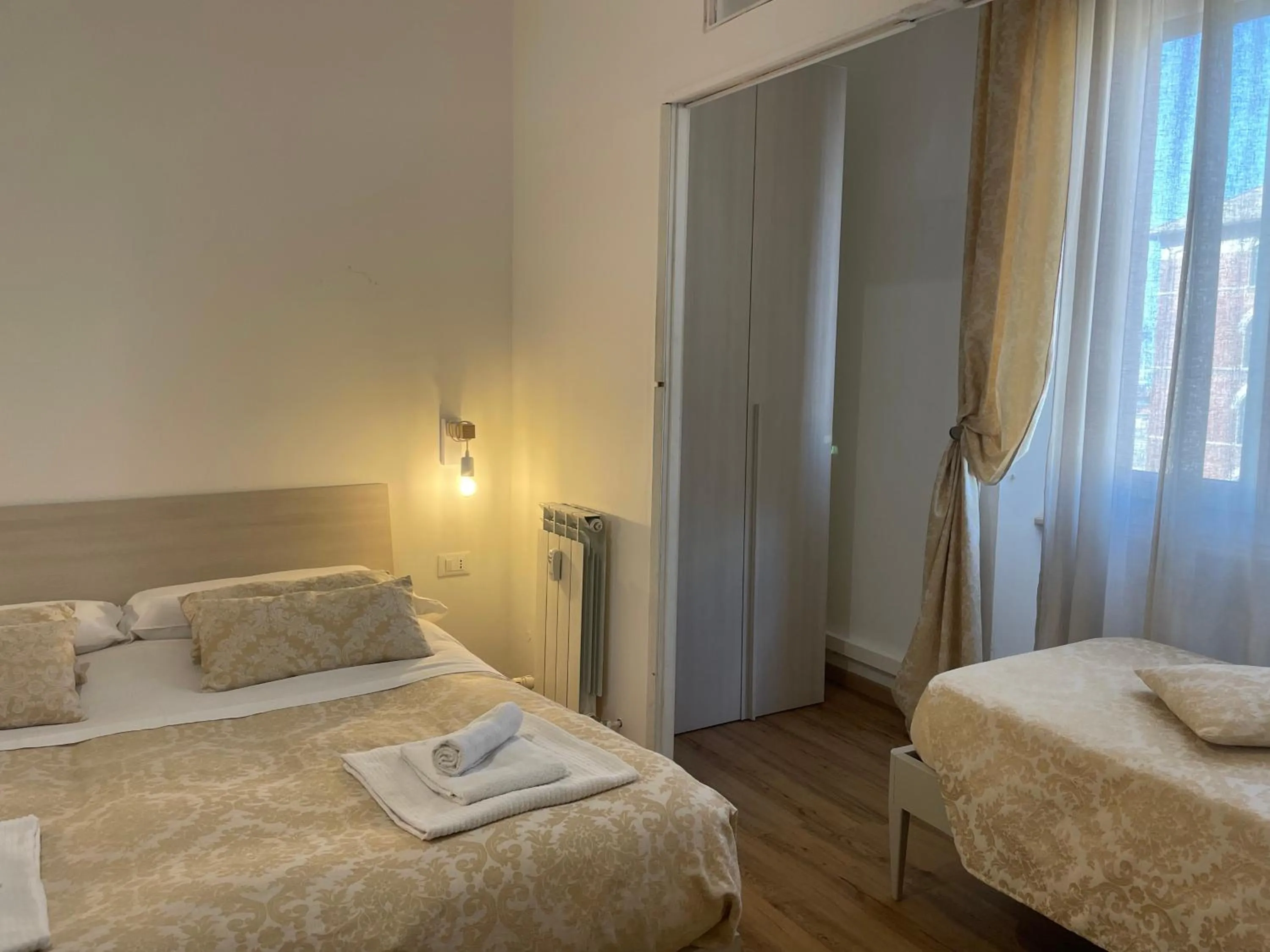 Bedroom, Bed in Cavour16 rent bedrooms