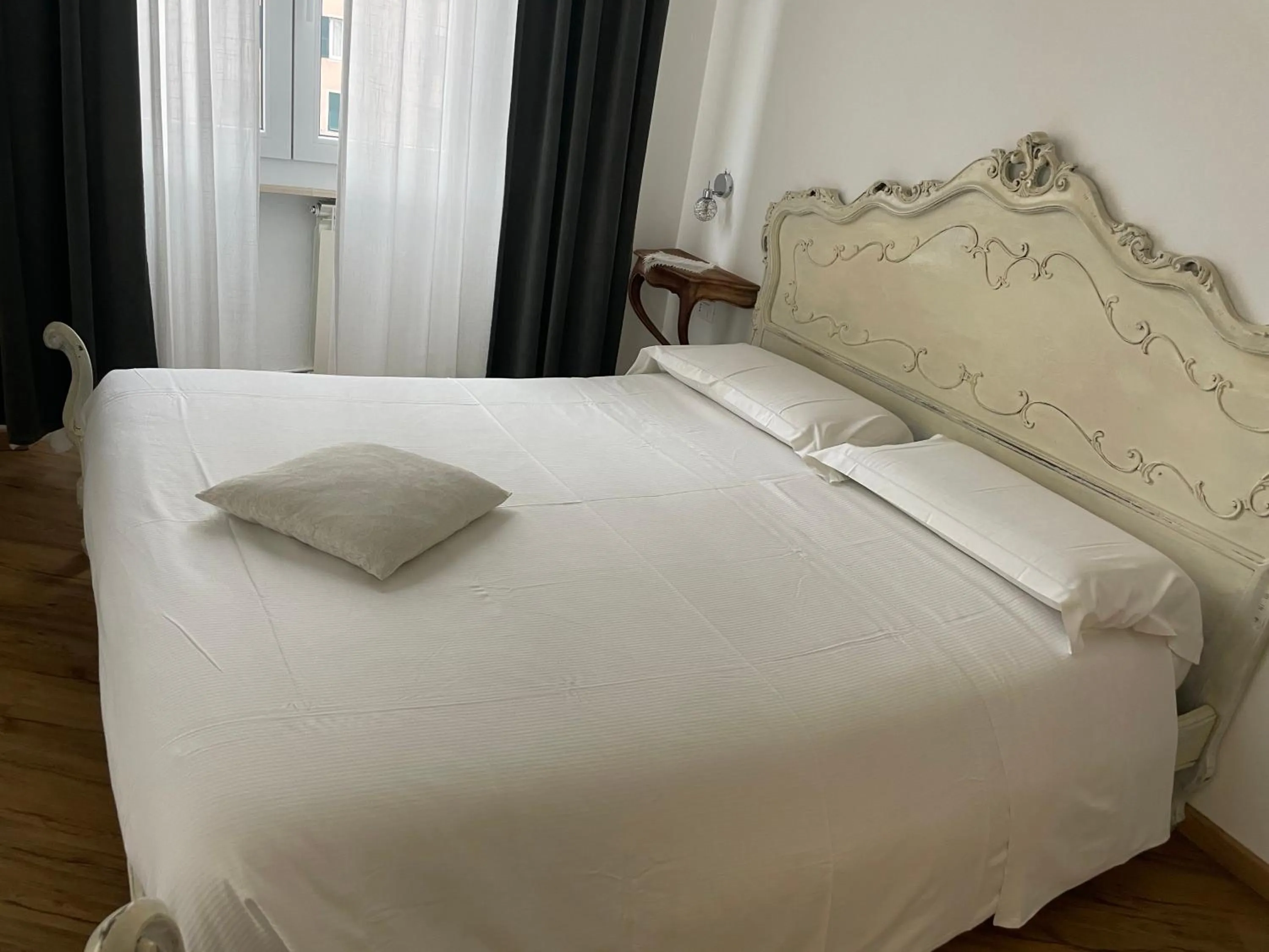 Bed in Cavour16 rent bedrooms