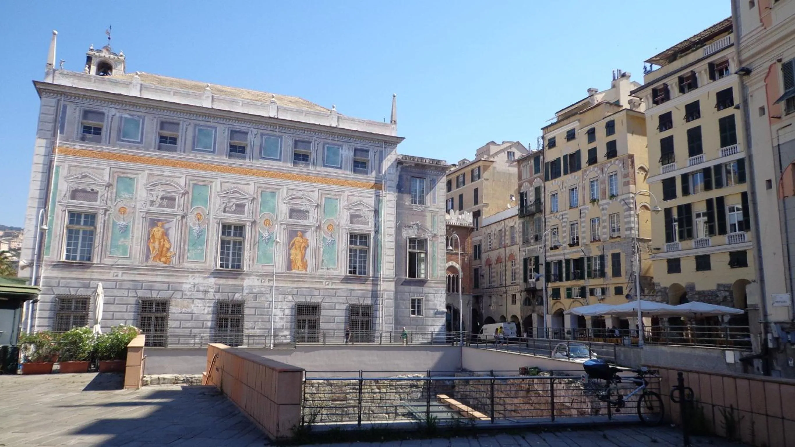 Property building in Cavour16 rent bedrooms