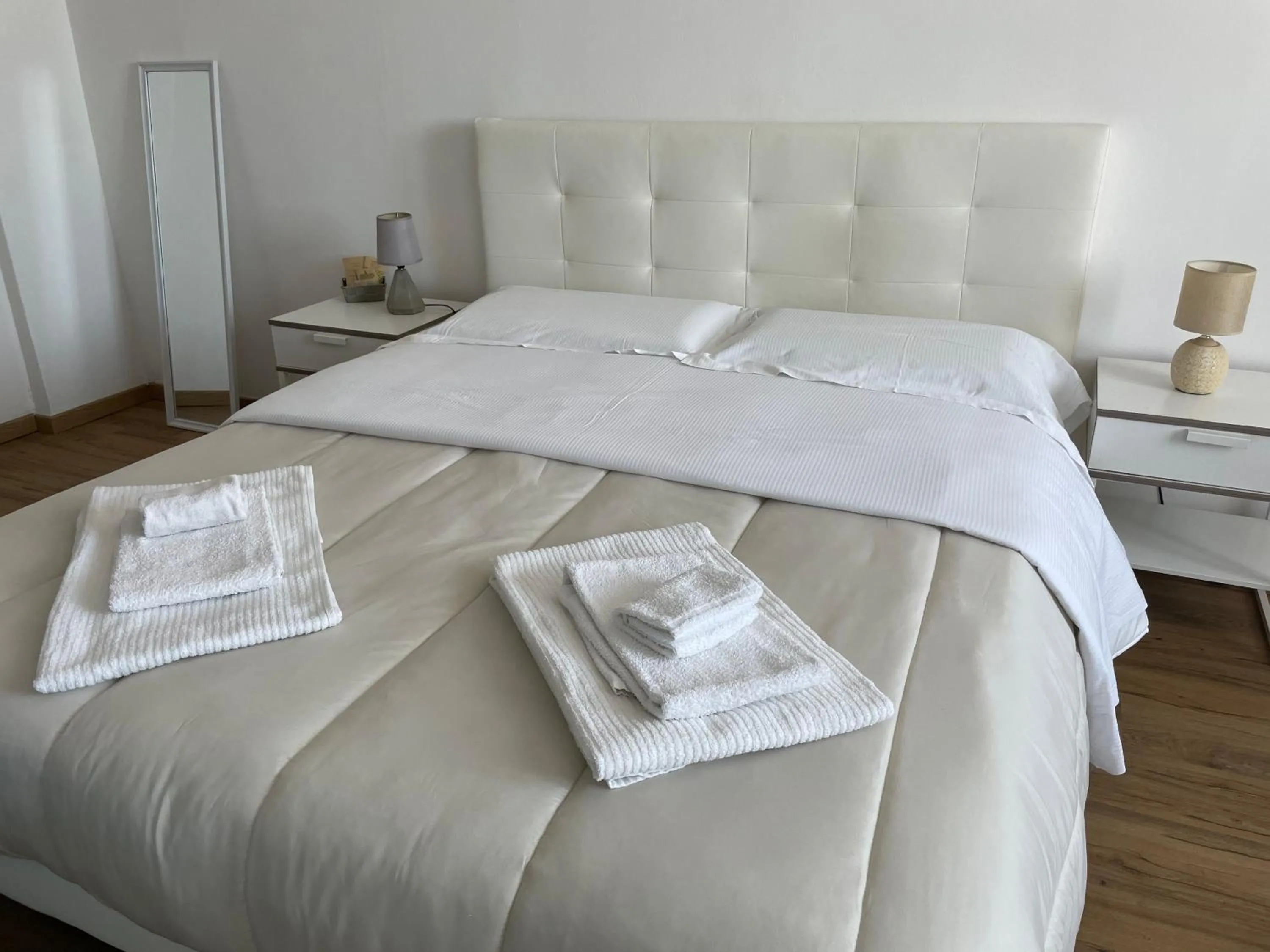 Bed in Cavour16 rent bedrooms
