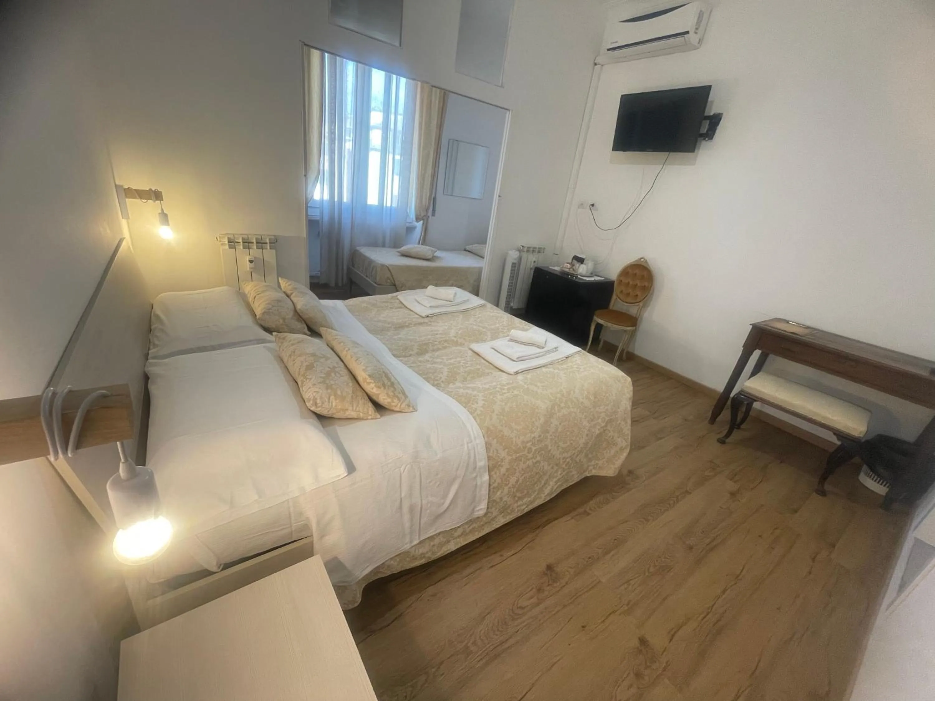 Bed in Cavour16 rent bedrooms