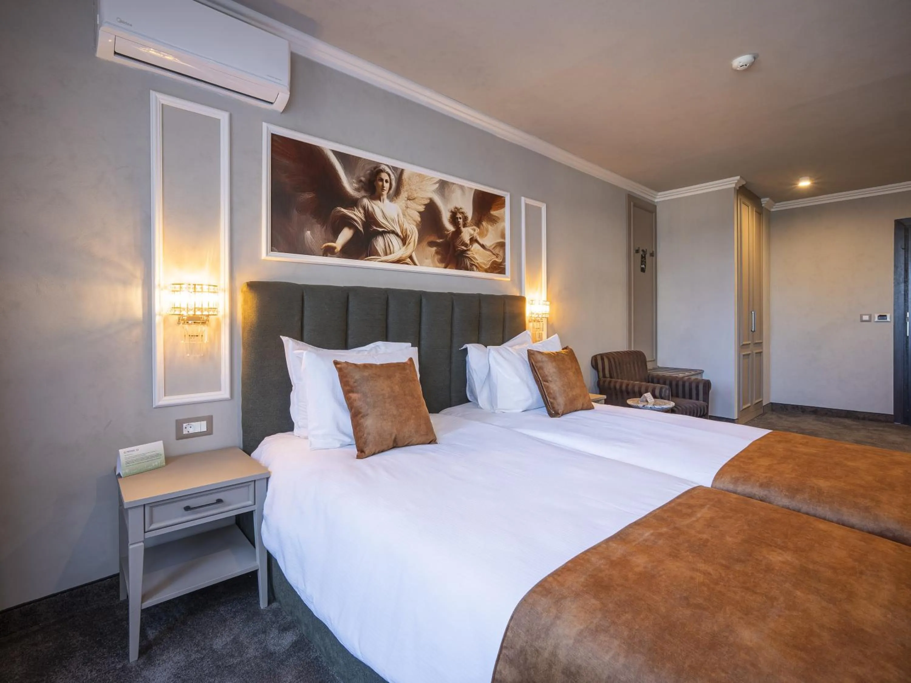 Bed in Premier Luxury Mountain Resort