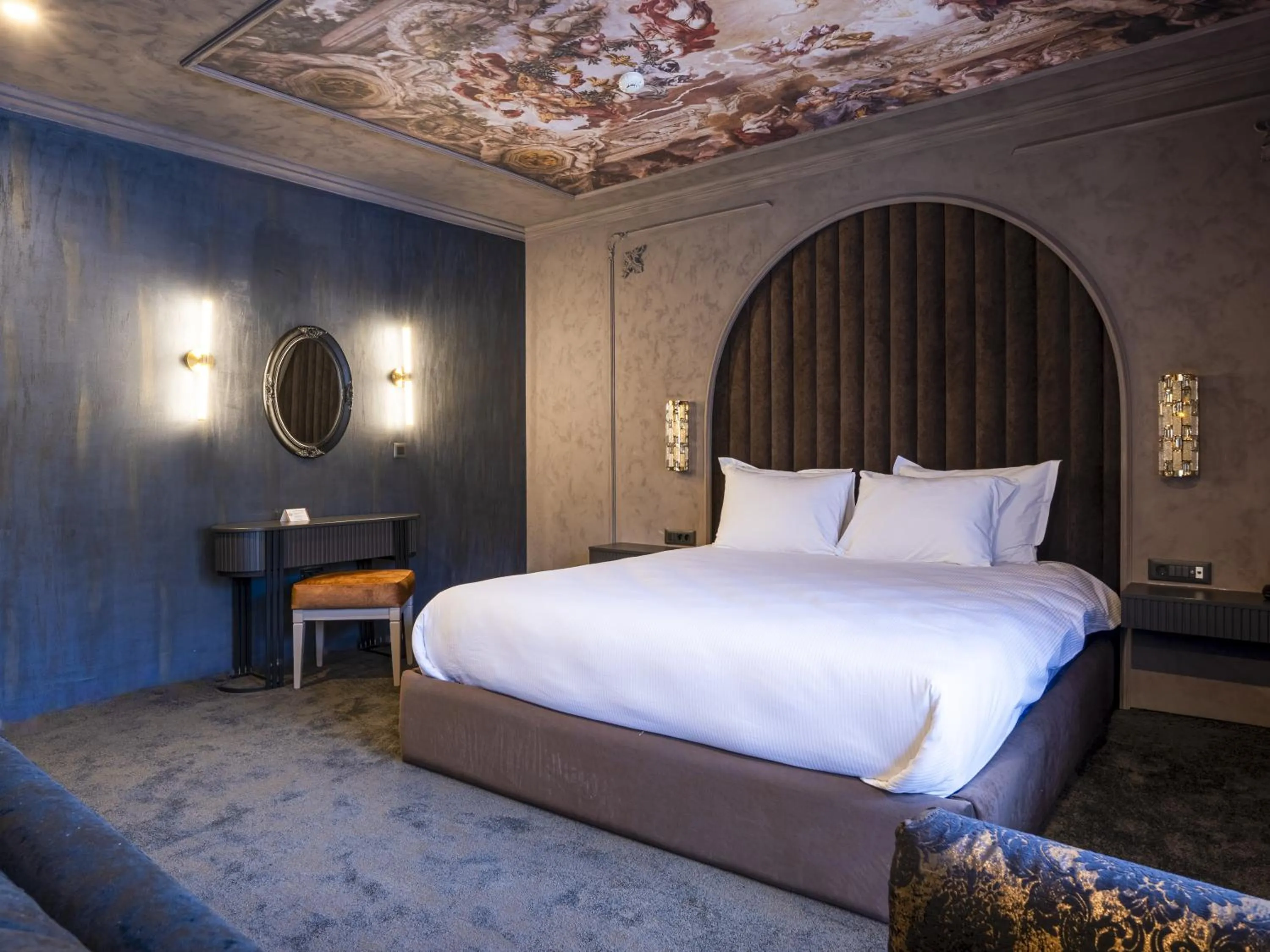 Bed in Premier Luxury Mountain Resort