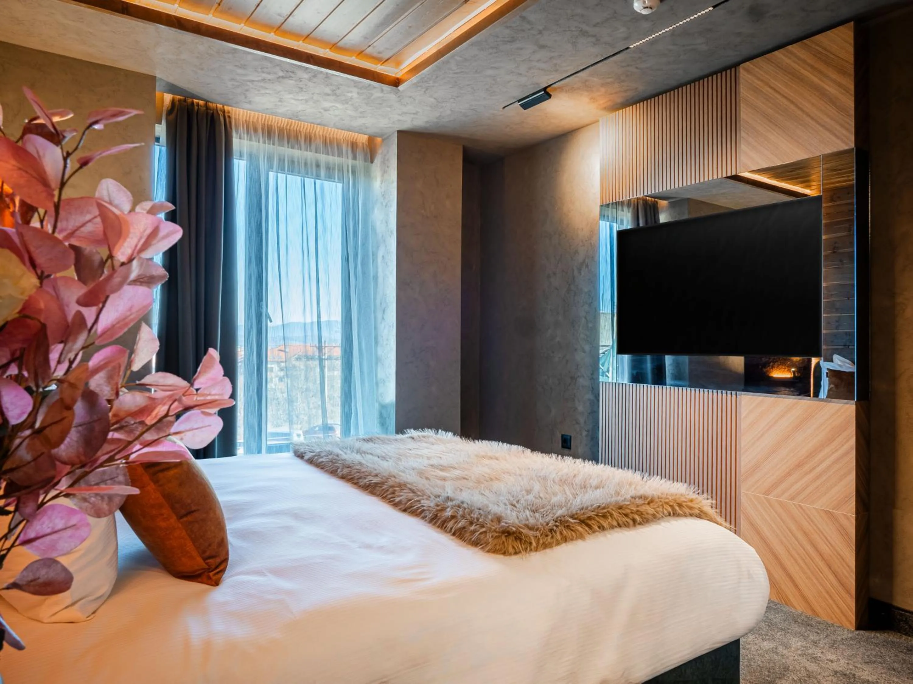 Bed in Premier Luxury Mountain Resort