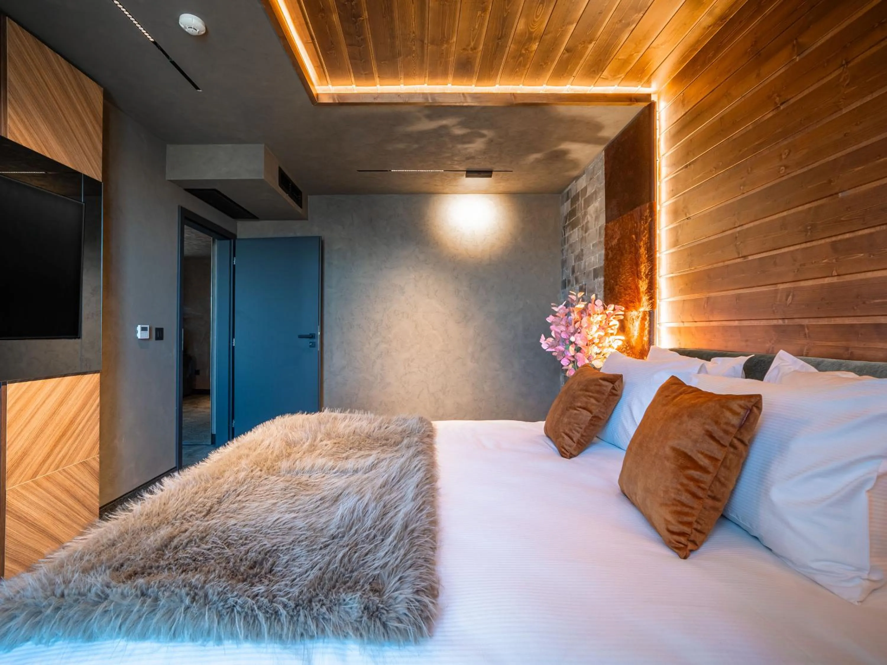 Bed in Premier Luxury Mountain Resort