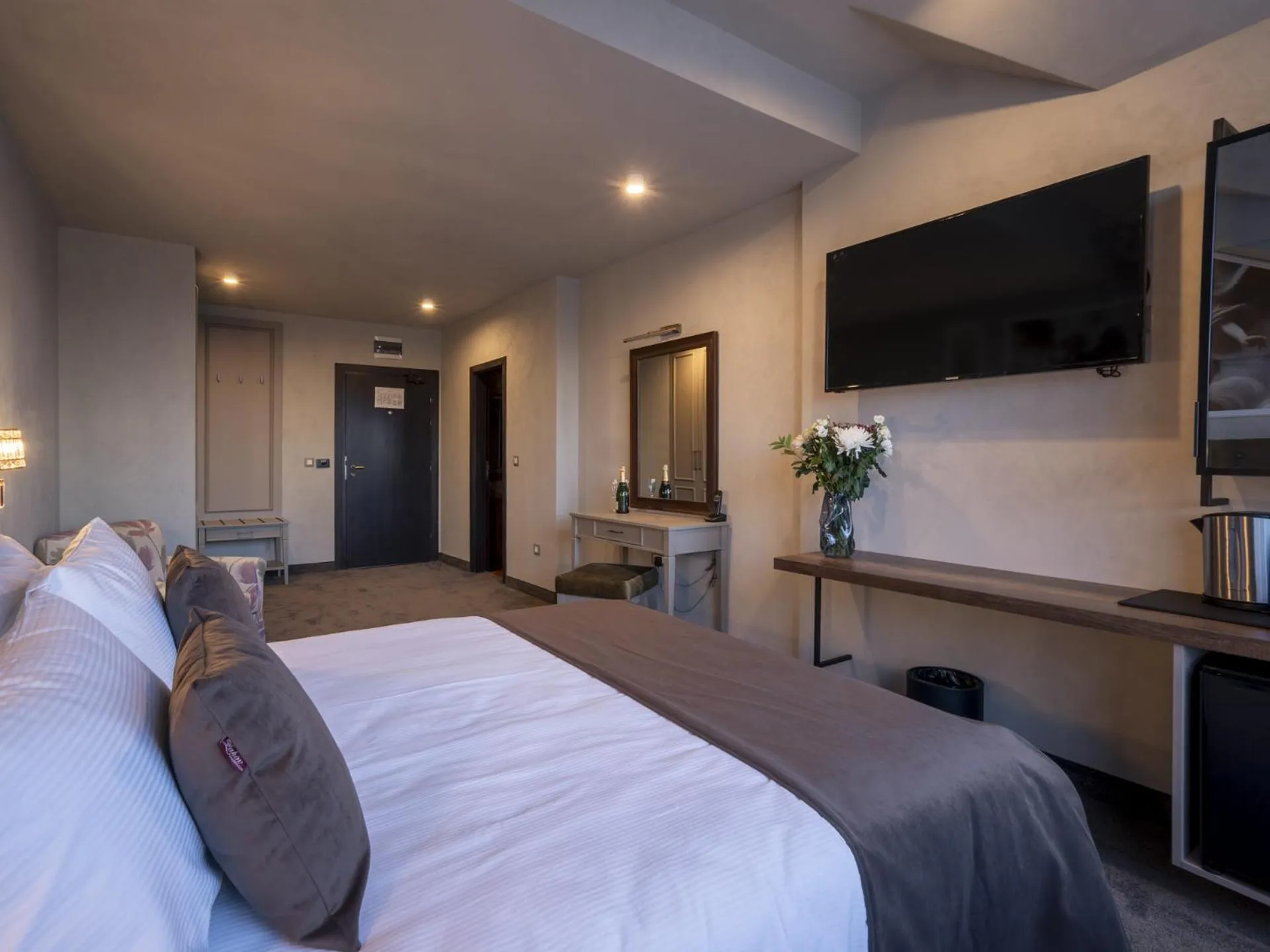 Bed in Premier Luxury Mountain Resort