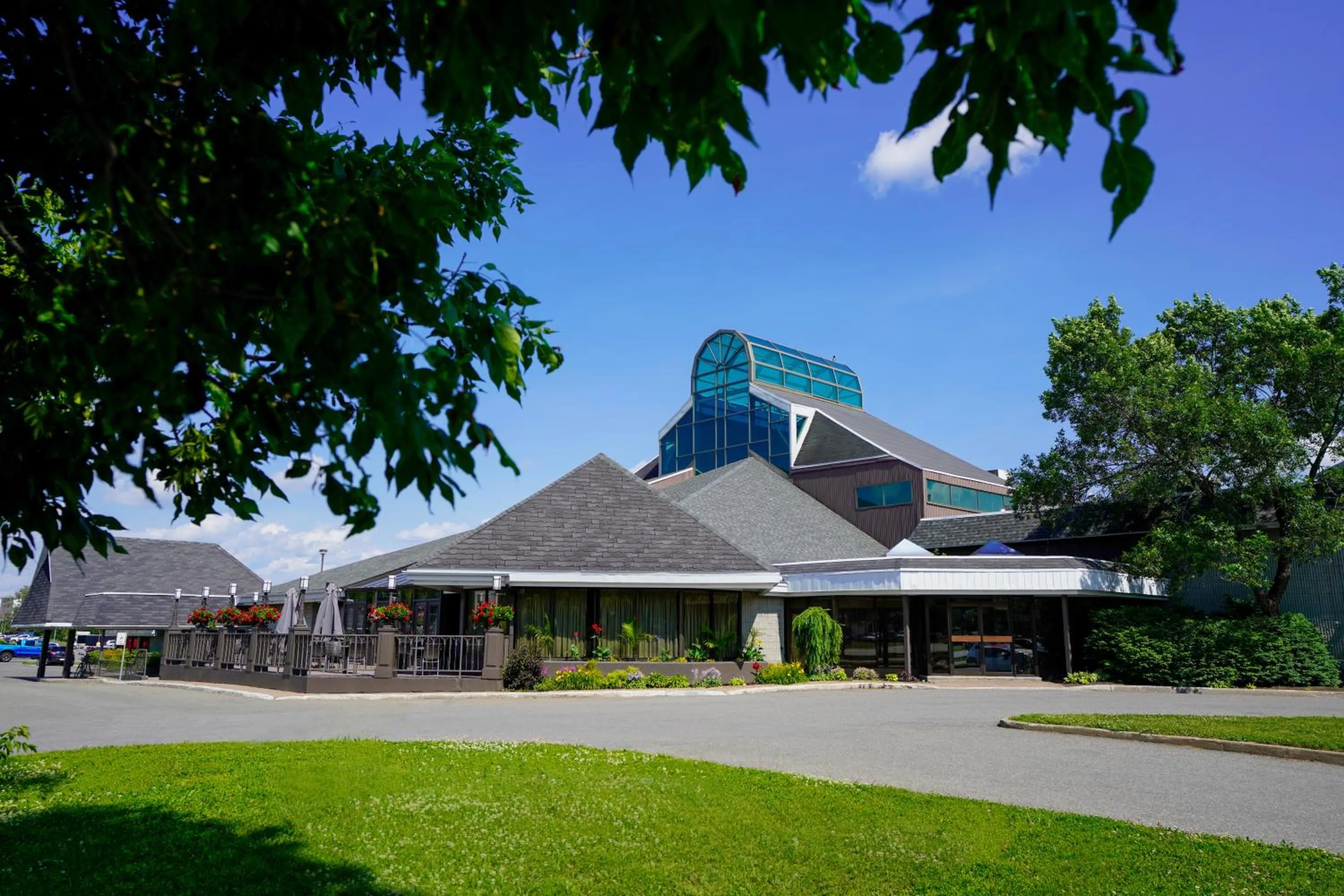 Property building in Hôtel Québec Inn par JARO