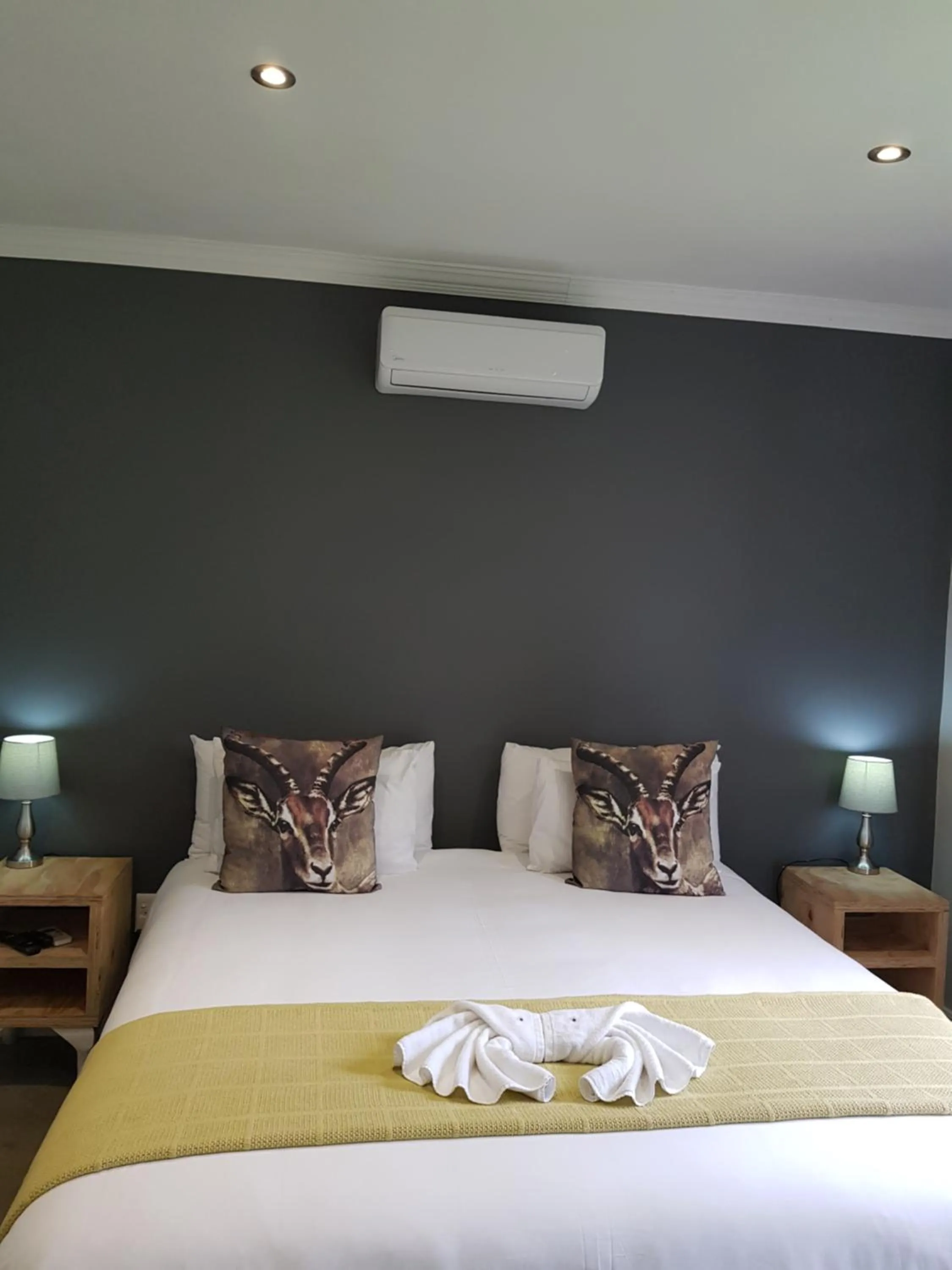 Bed in Two Fat Owls Guesthouse