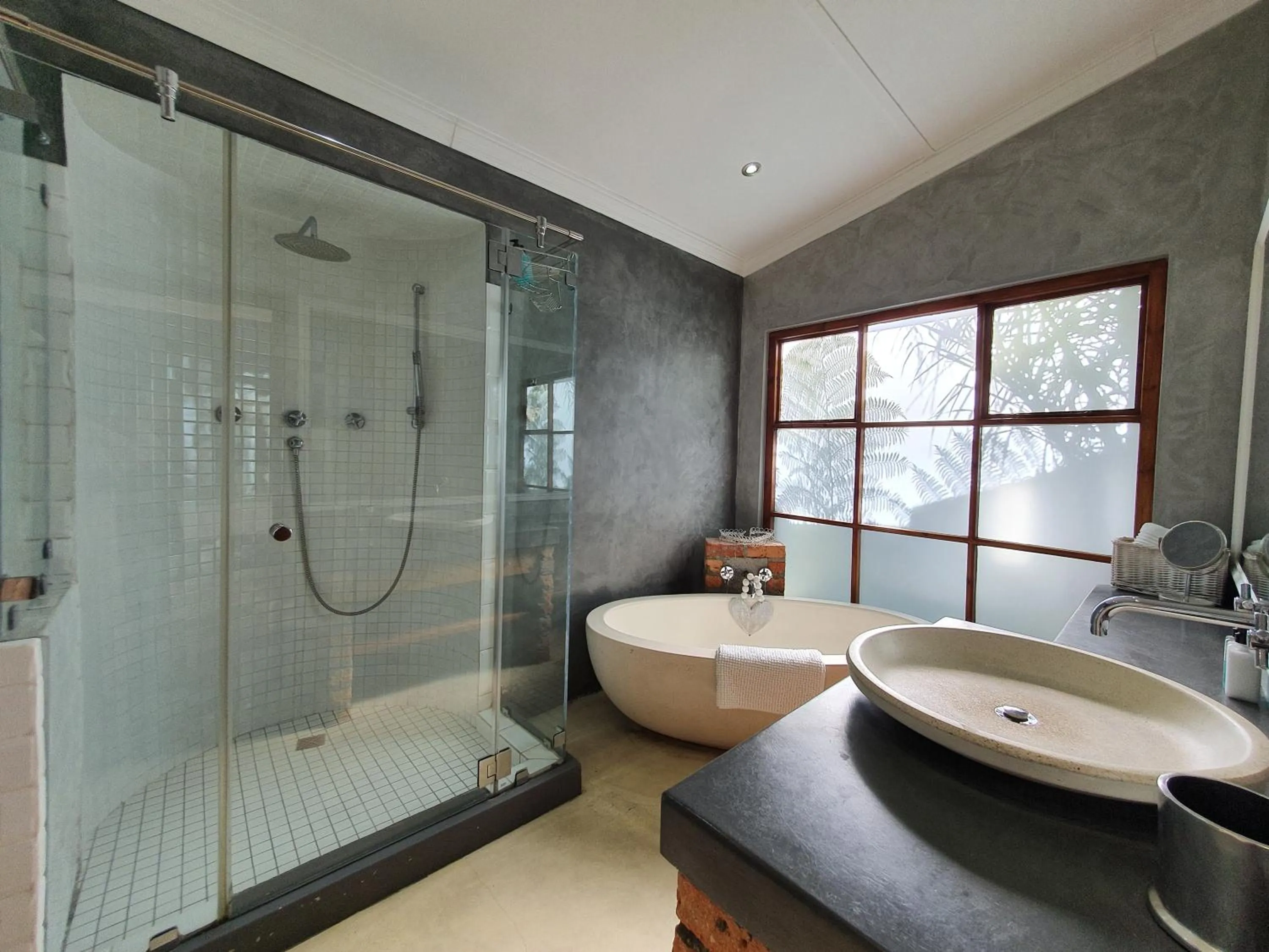 Bathroom in Two Fat Owls Guesthouse