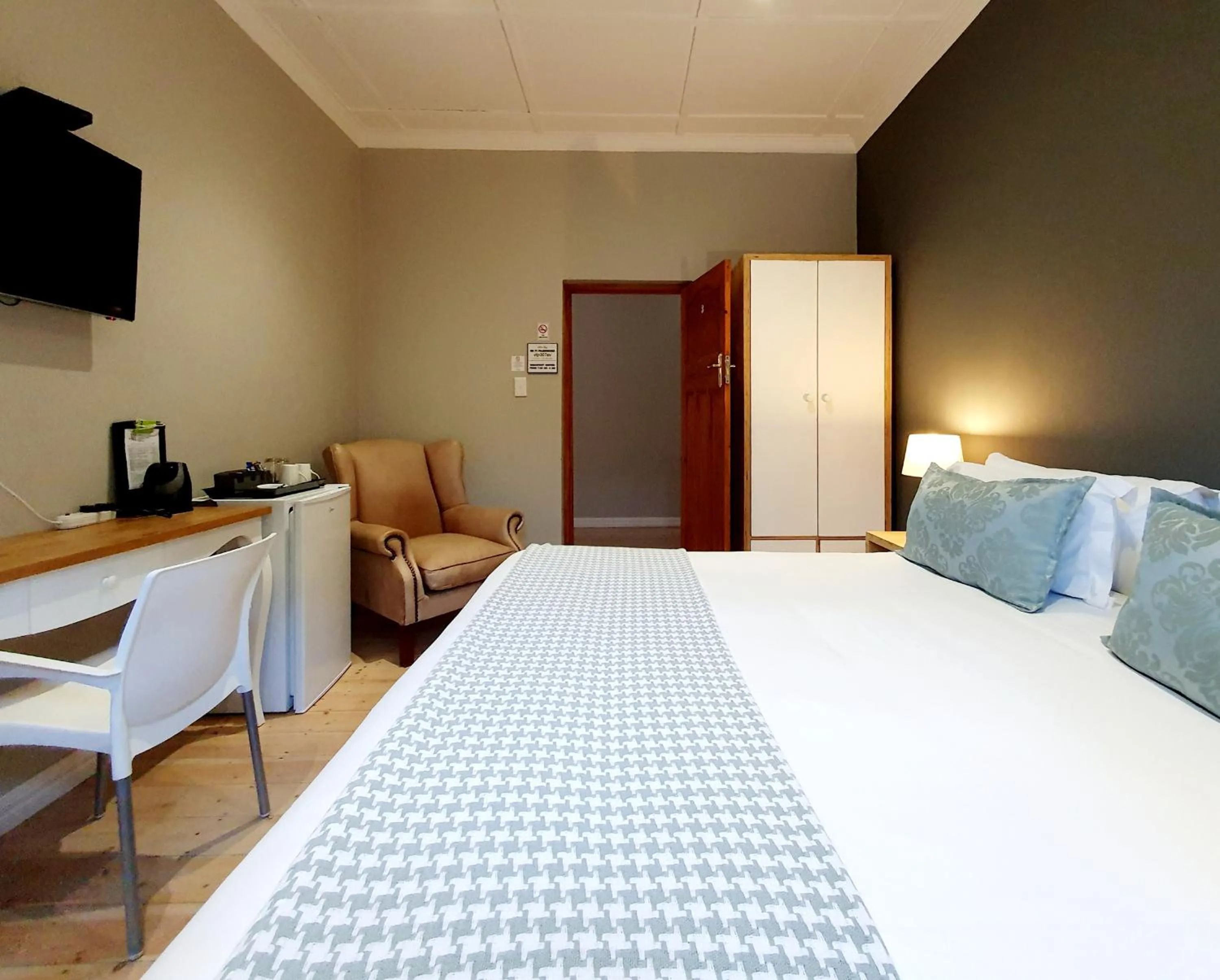 Bed in Two Fat Owls Guesthouse