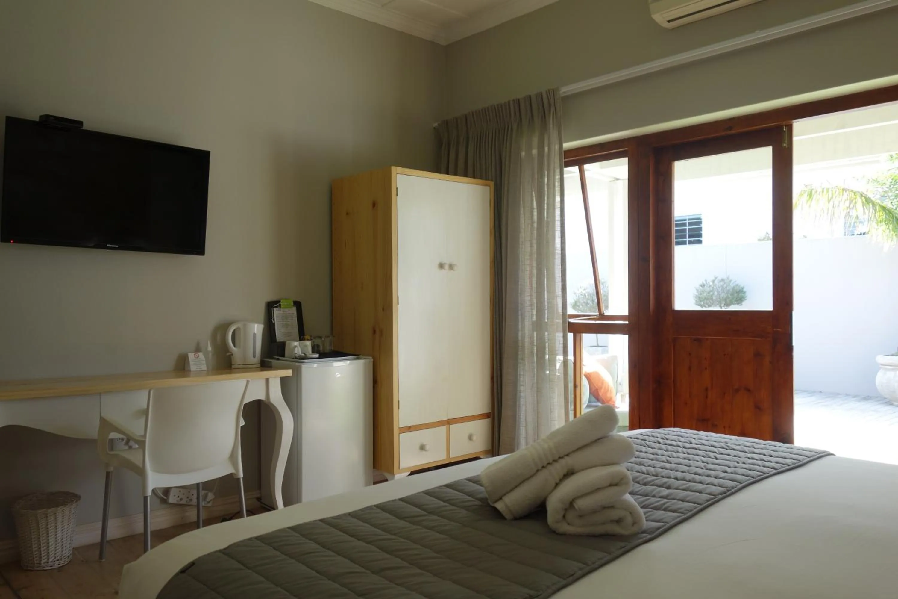 TV and multimedia, Bed in Two Fat Owls Guesthouse