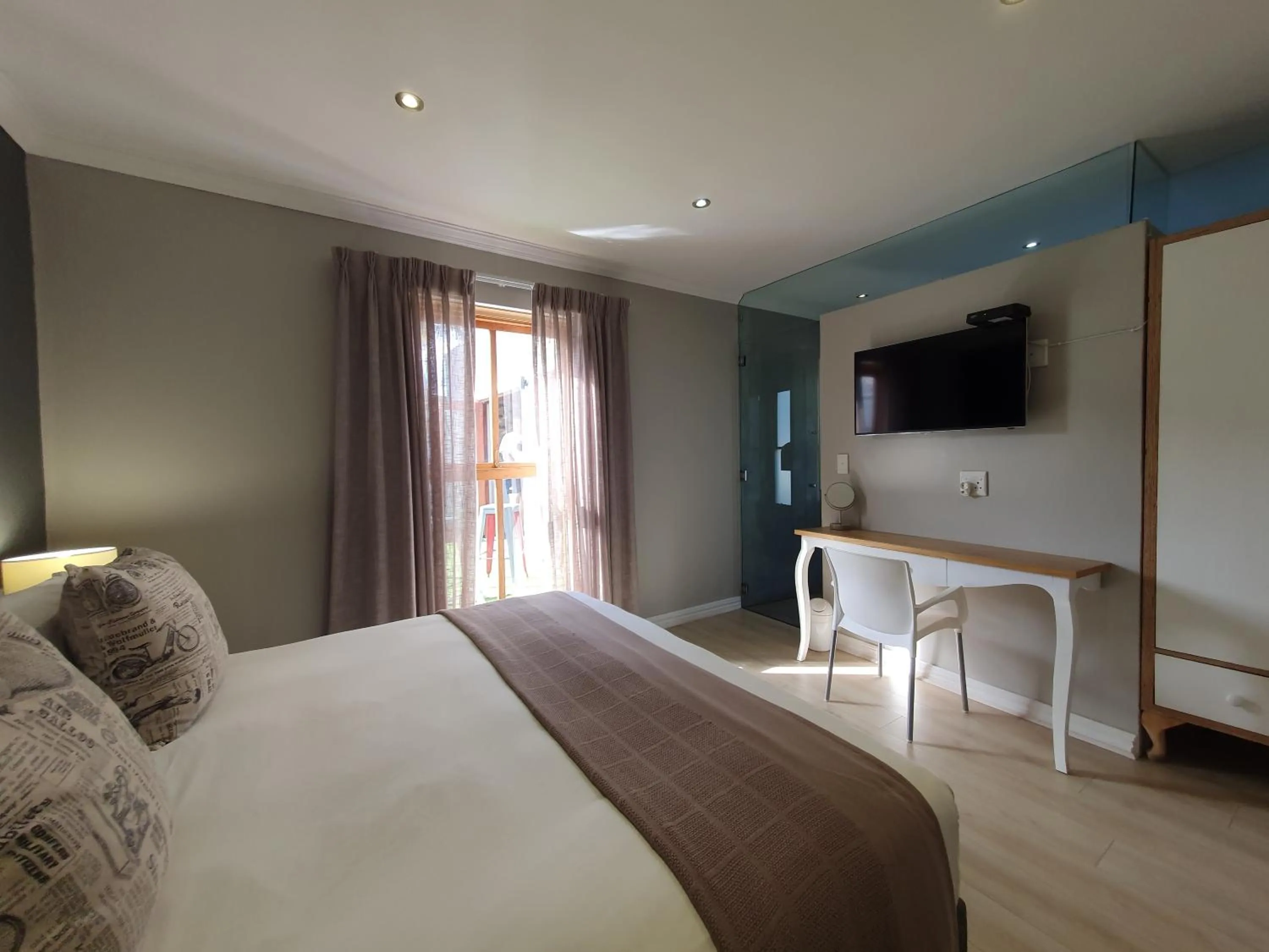 TV and multimedia, Bed in Two Fat Owls Guesthouse