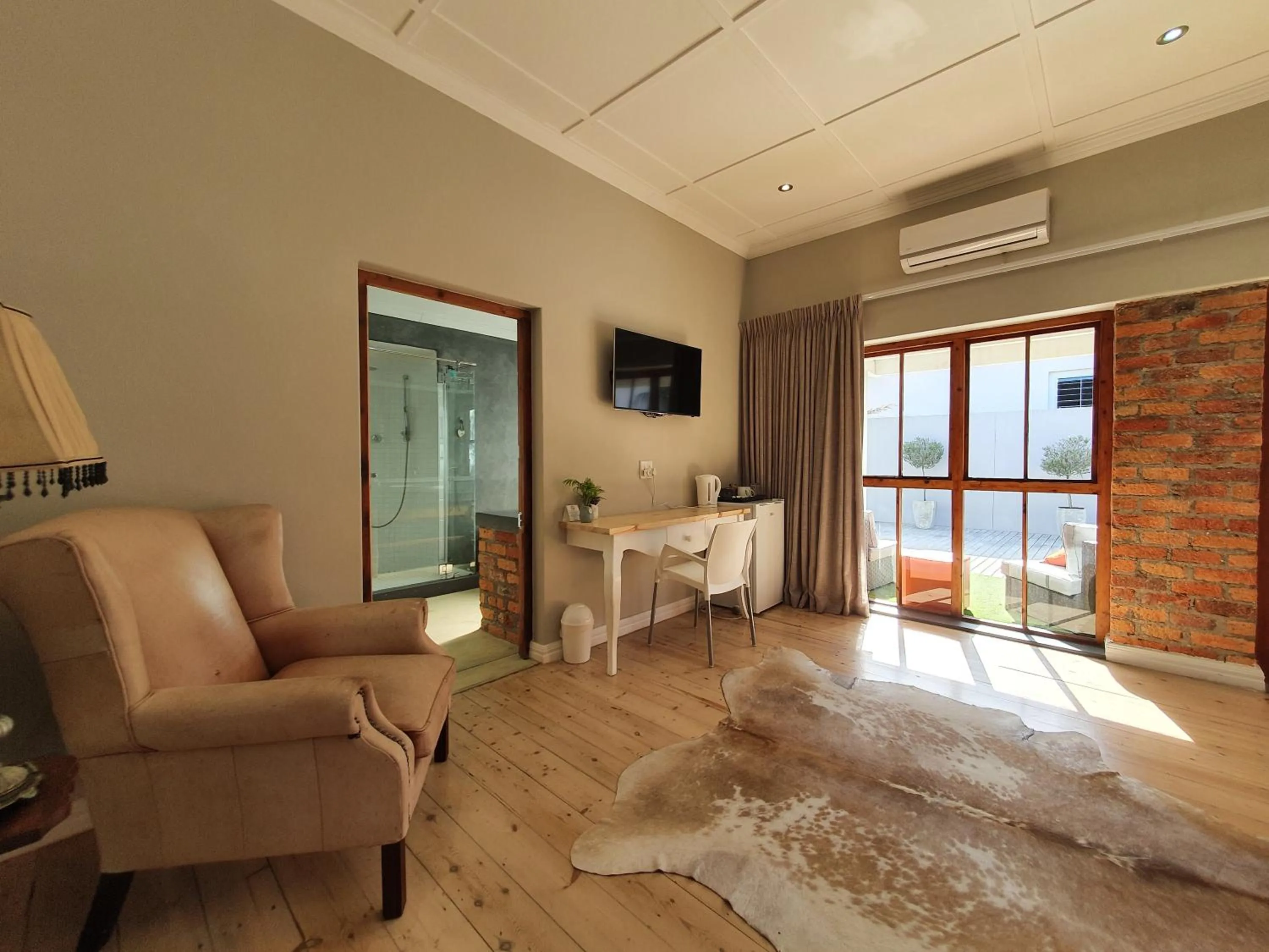 Seating area in Two Fat Owls Guesthouse