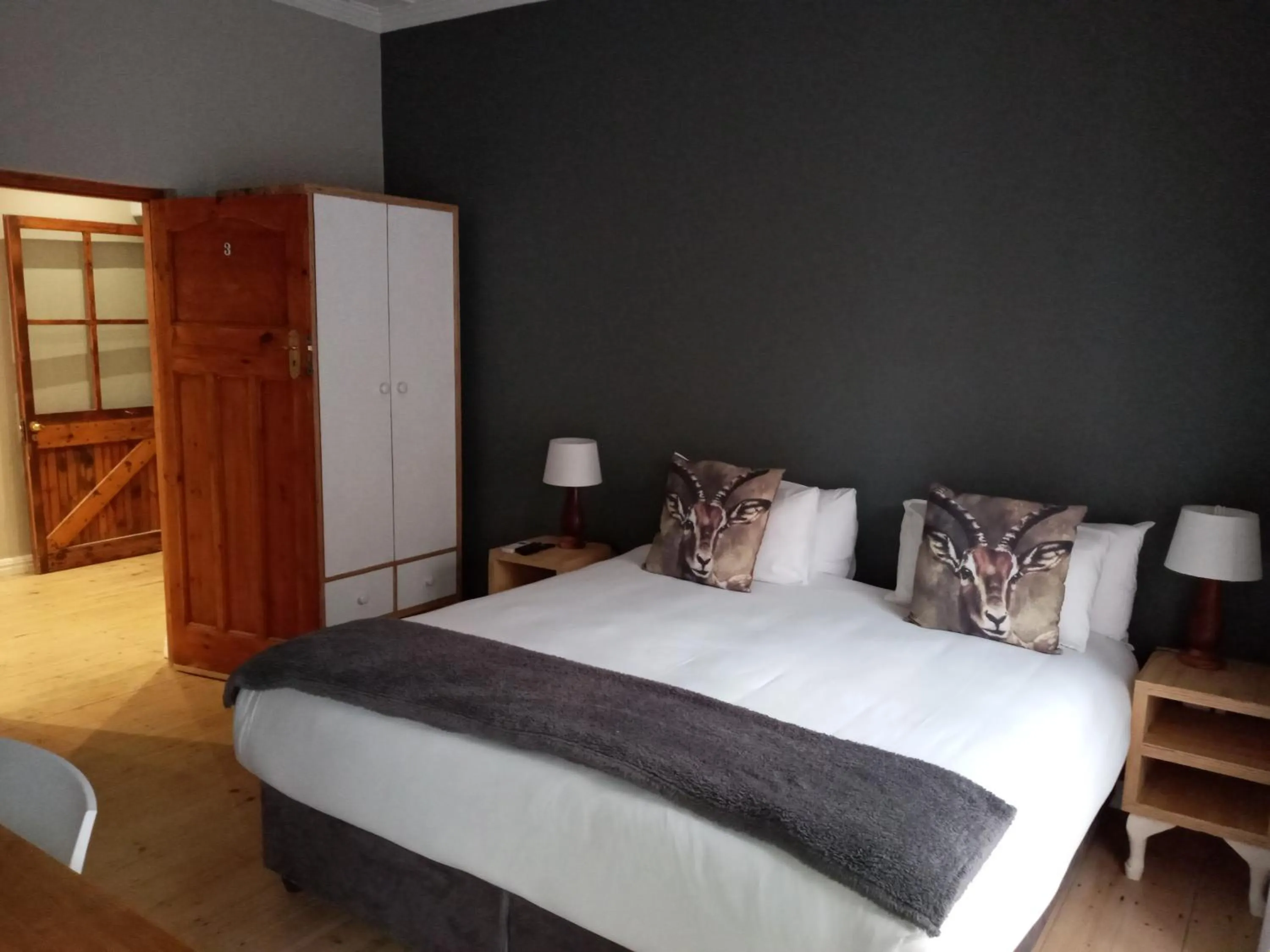 Photo of the whole room, Bed in Two Fat Owls Guesthouse