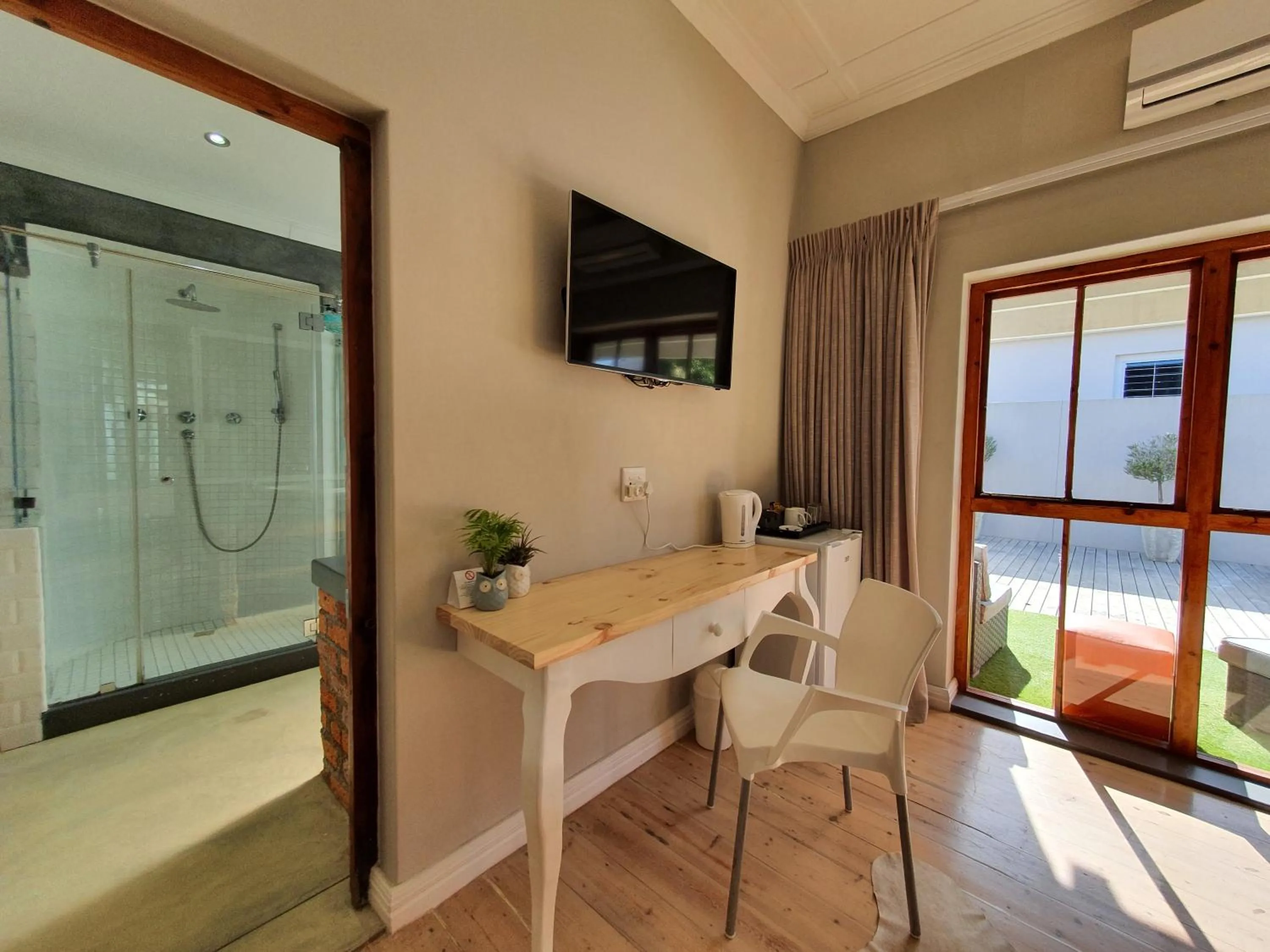 Bathroom in Two Fat Owls Guesthouse