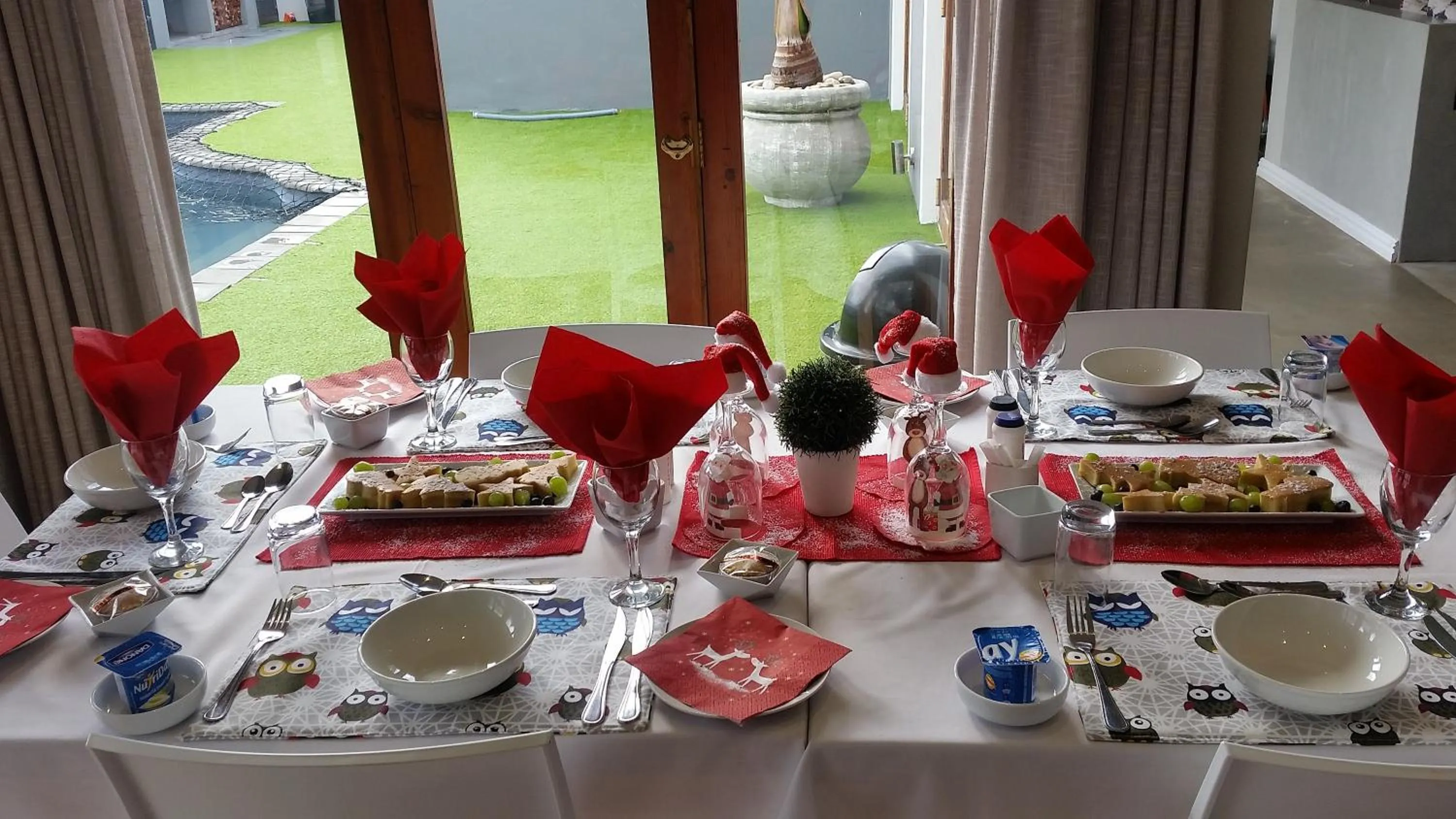 Food and drinks in Two Fat Owls Guesthouse