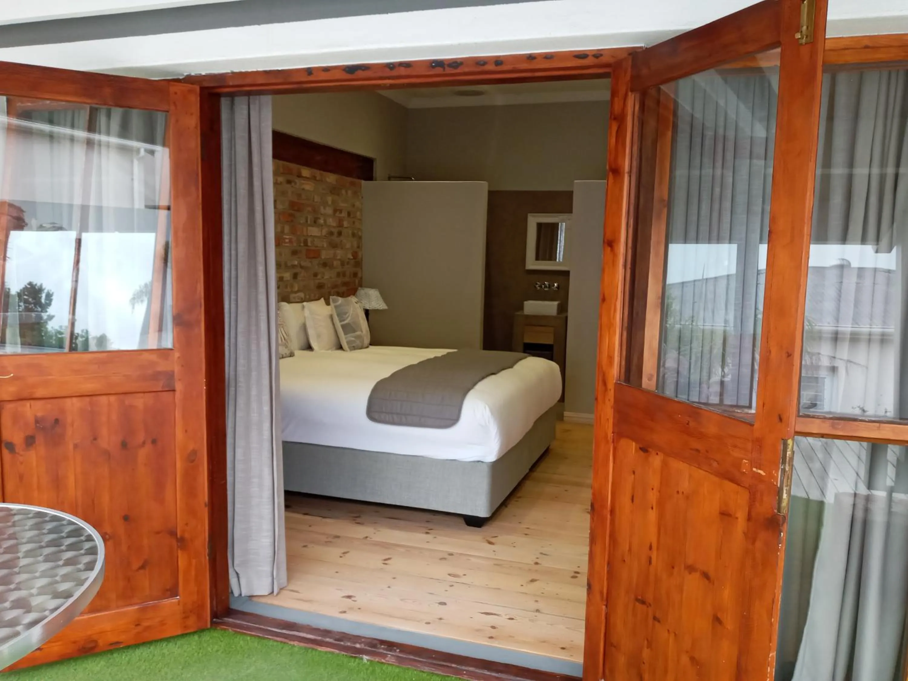 Bedroom, Bed in Two Fat Owls Guesthouse