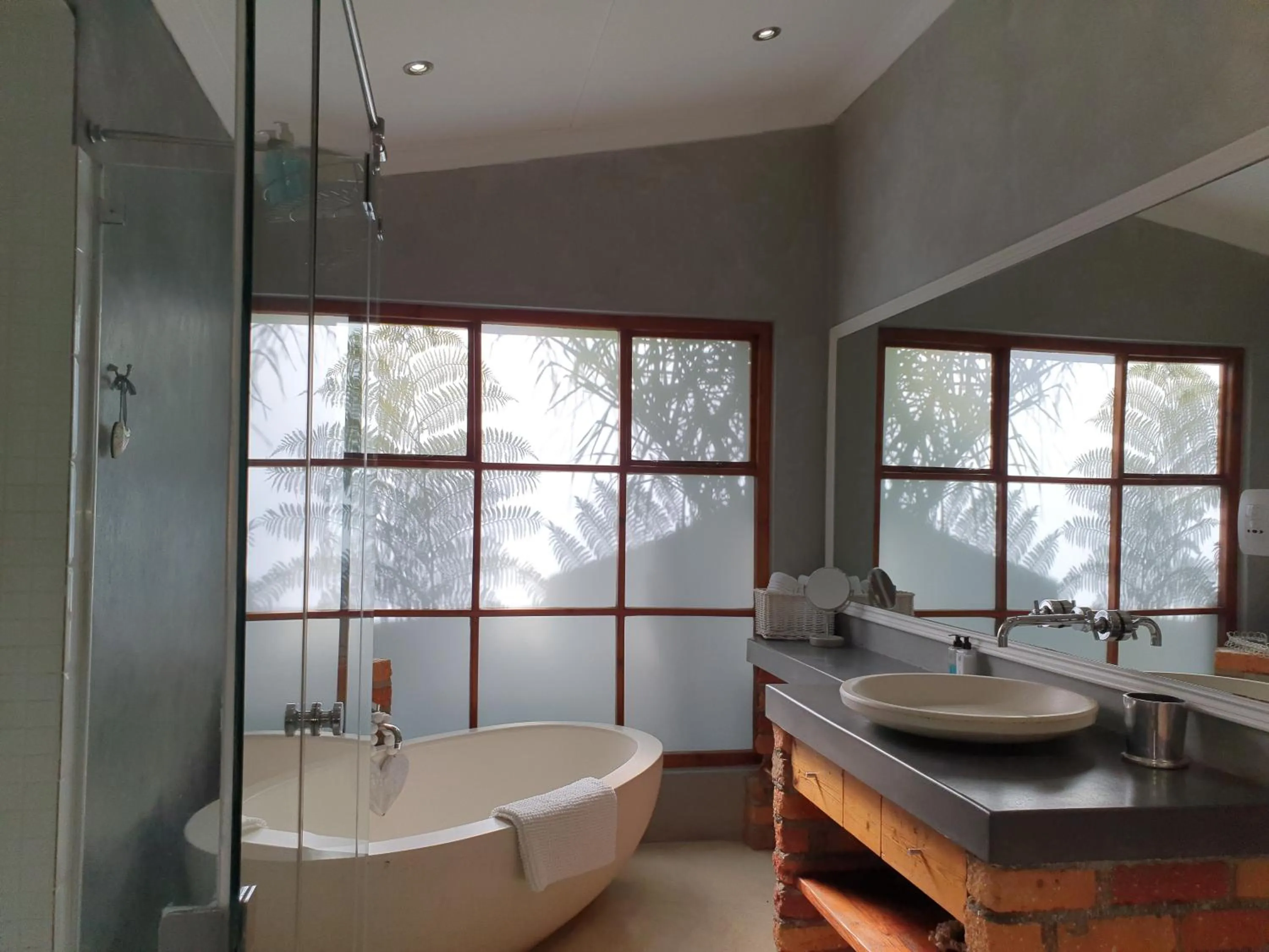 Bathroom in Two Fat Owls Guesthouse