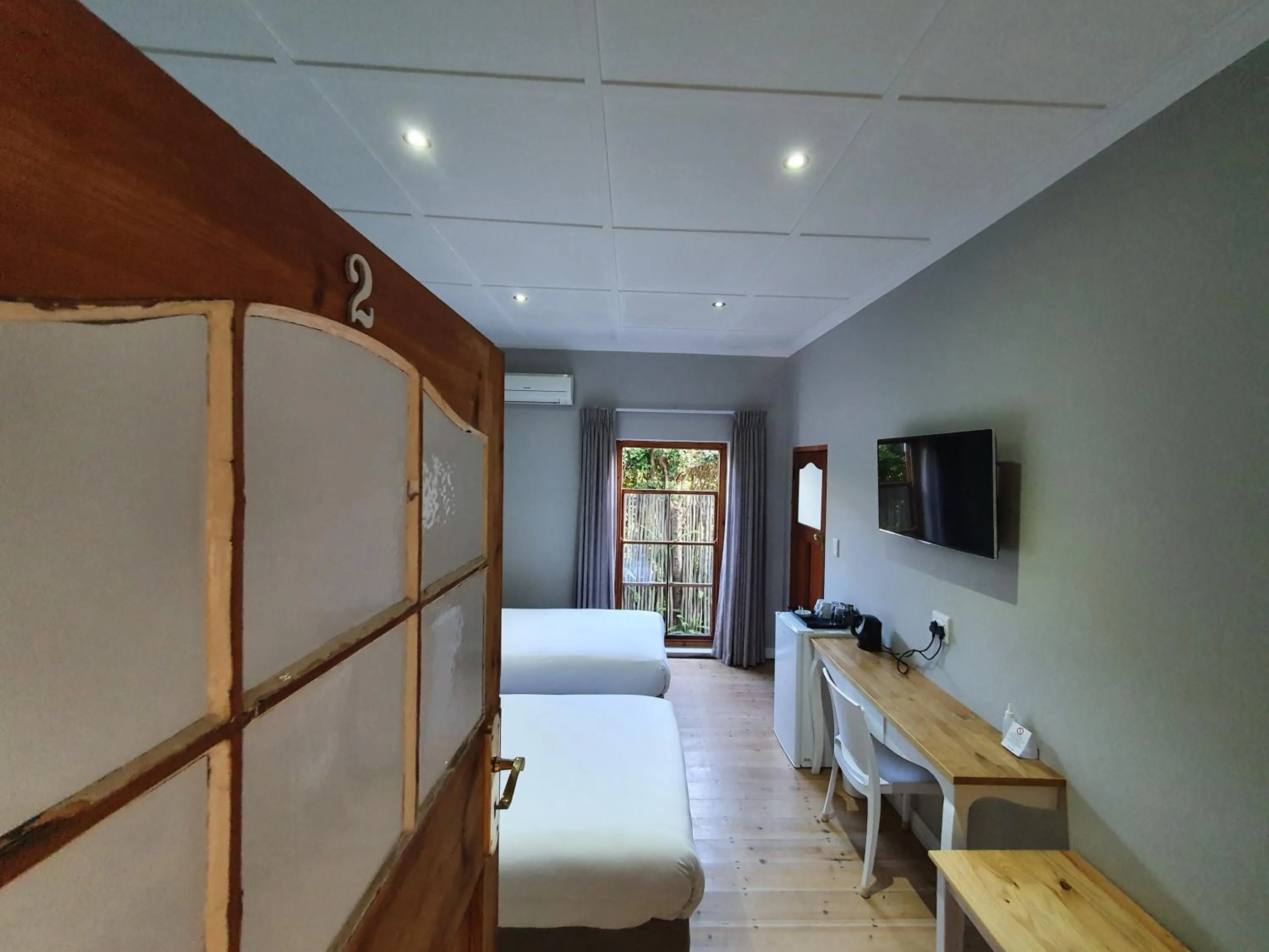 Coffee/tea facilities, Bed in Two Fat Owls Guesthouse