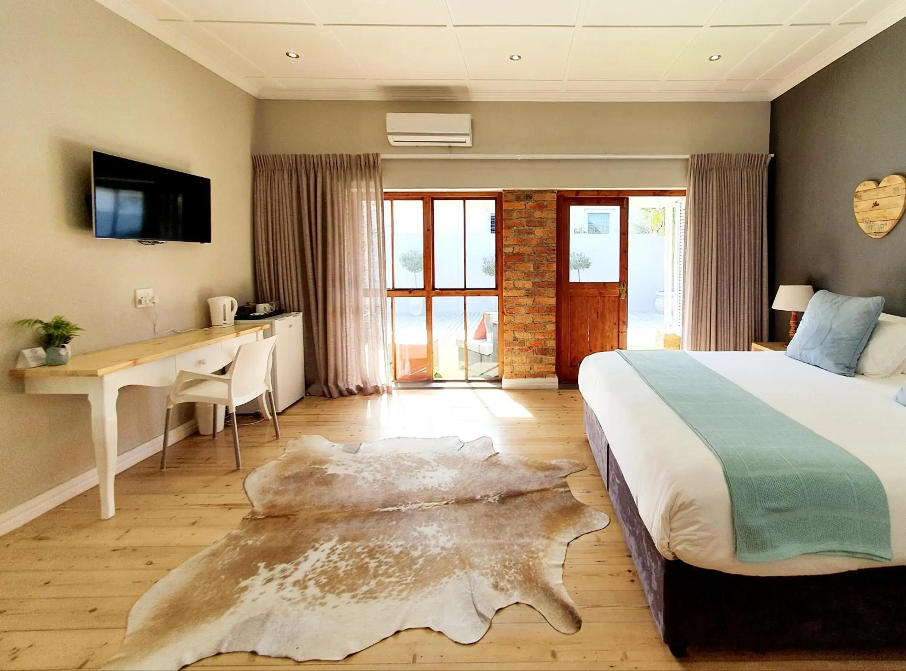 Superior Double or Twin Room - single occupancy in Two Fat Owls Guesthouse Superior Double or Twin Room - single occupancy in Two Fat Owls Guesthouse