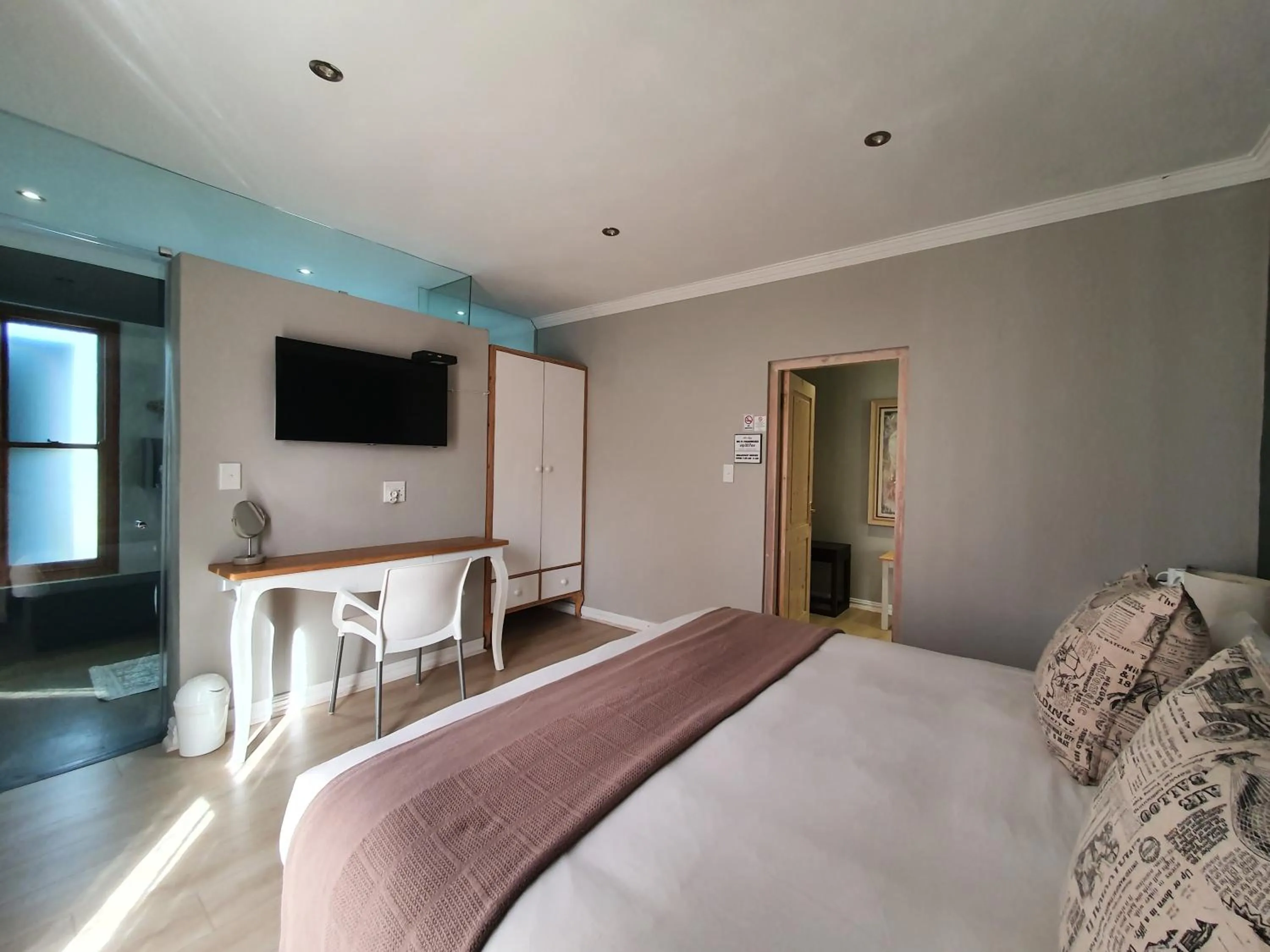 TV and multimedia, Bed in Two Fat Owls Guesthouse