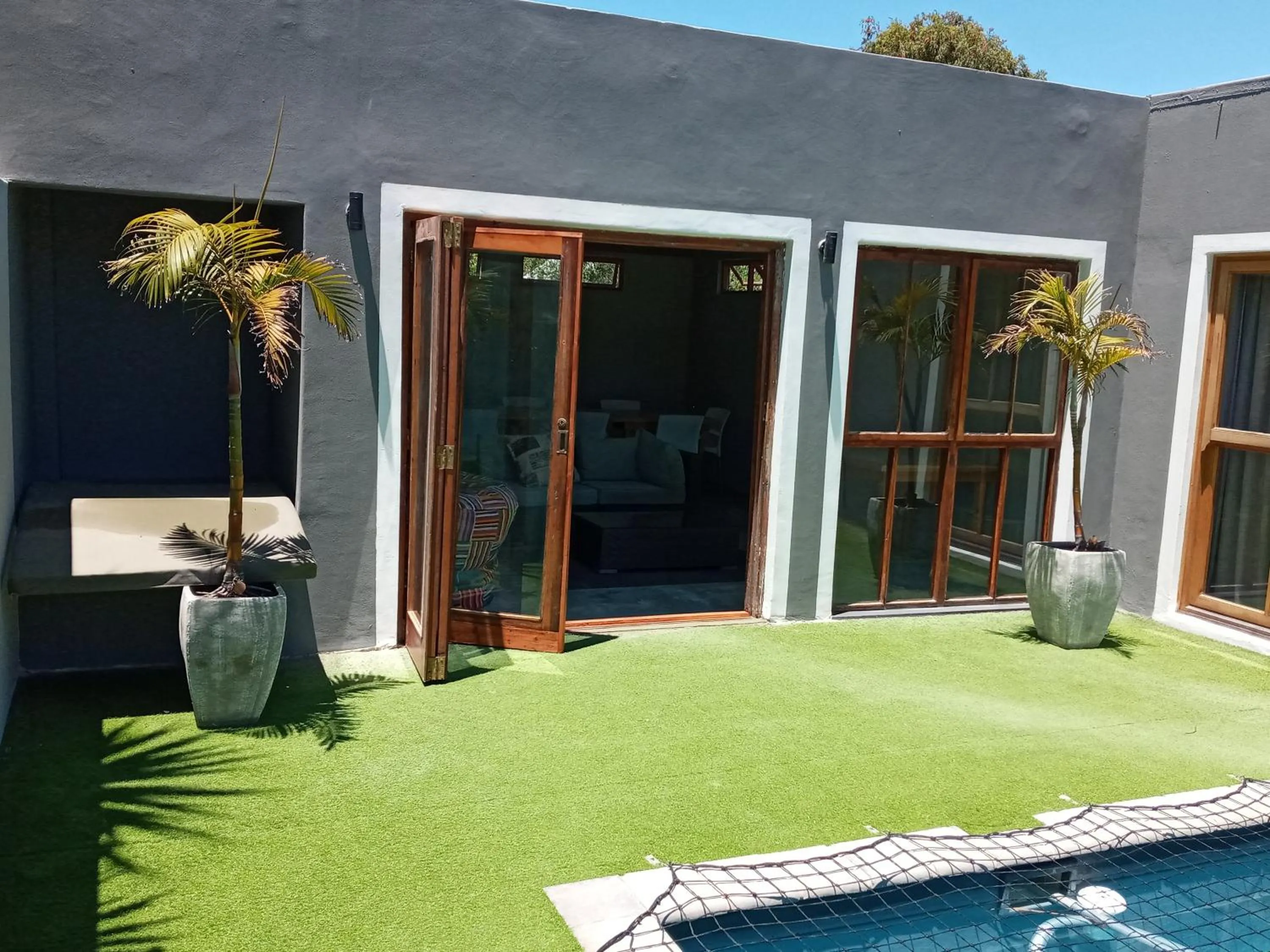 Patio in Two Fat Owls Guesthouse