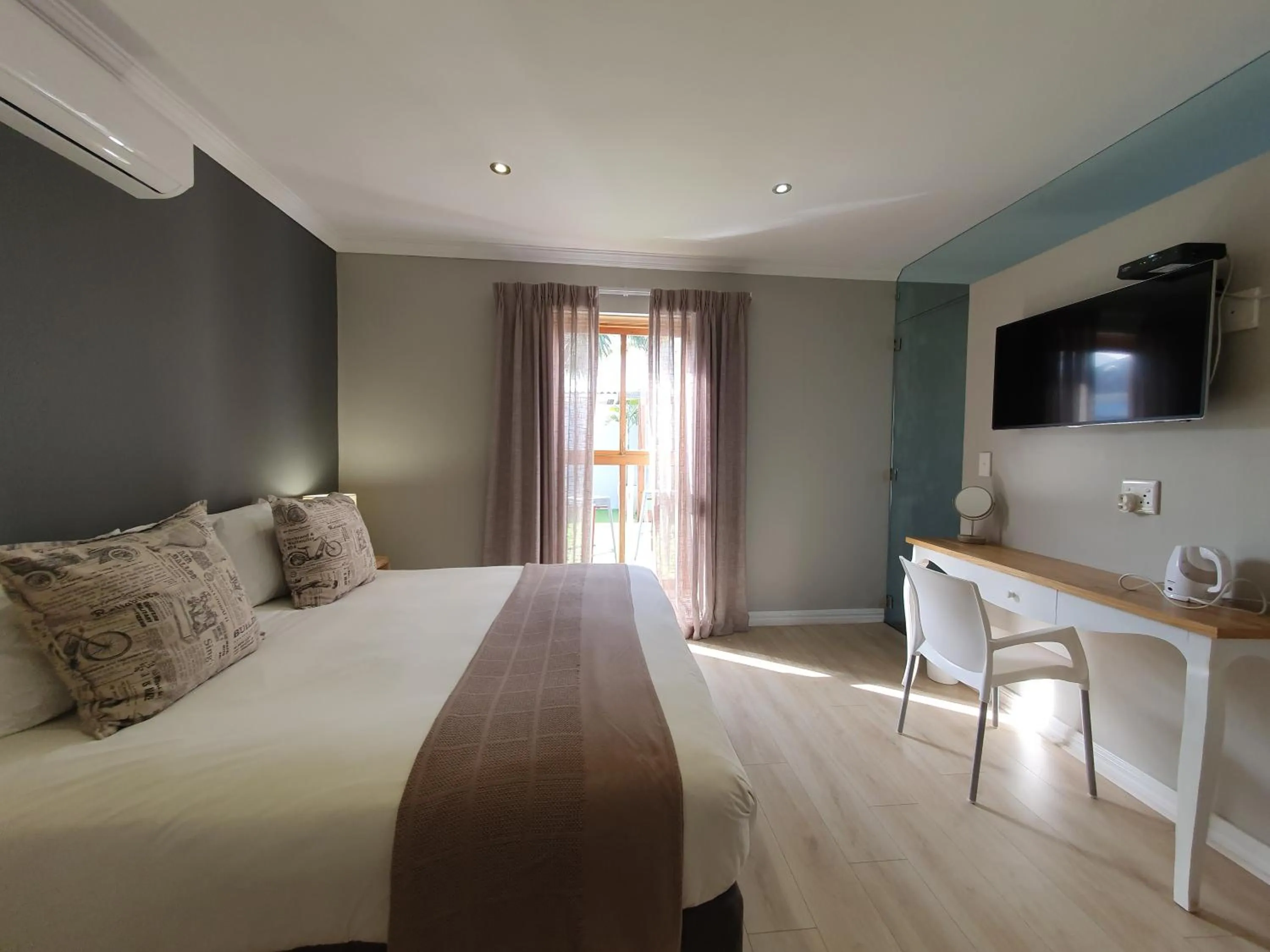 Bed in Two Fat Owls Guesthouse