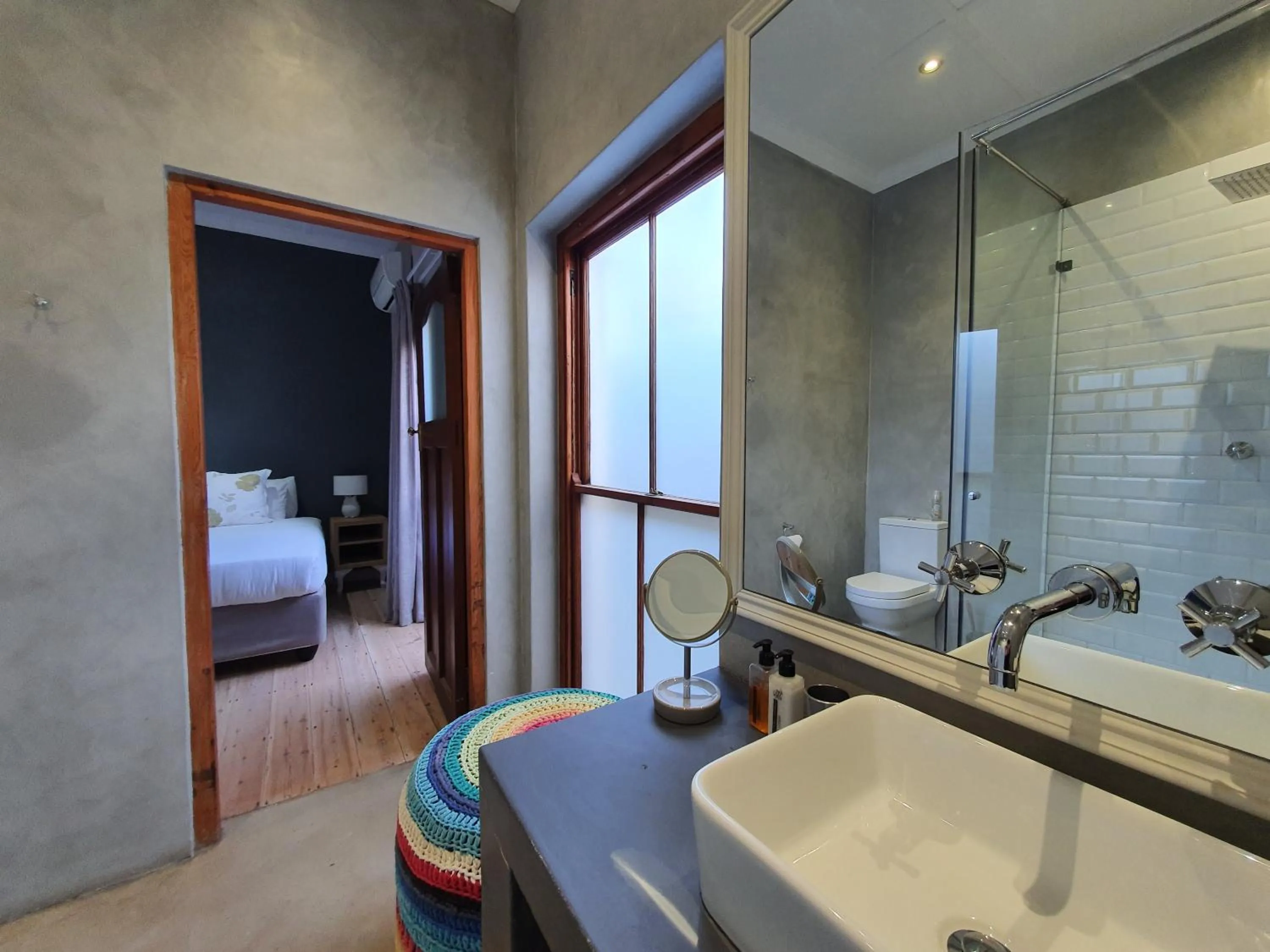 Bathroom, Bed in Two Fat Owls Guesthouse