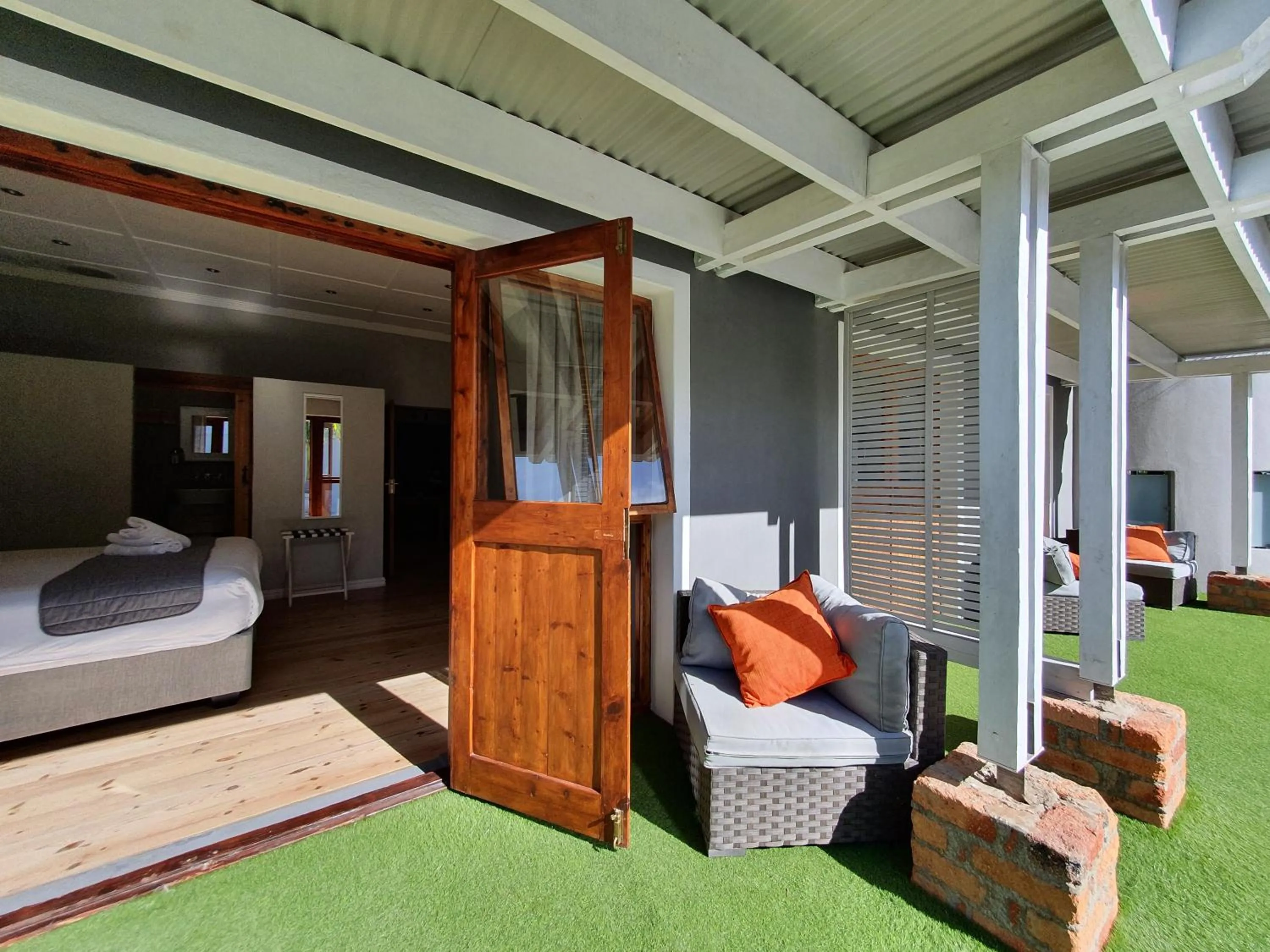 Patio, Bed in Two Fat Owls Guesthouse