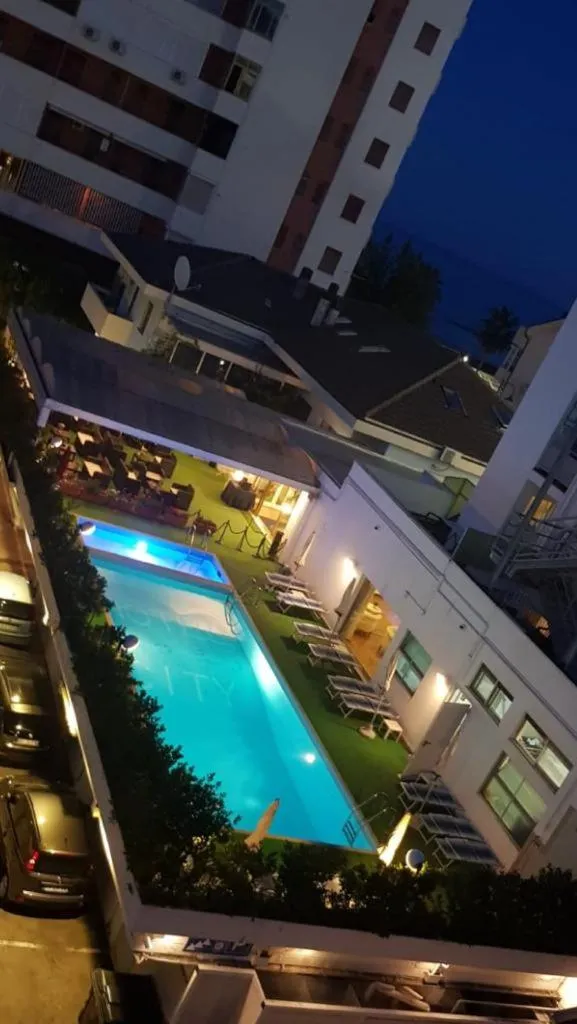 Swimming pool in Hotel City