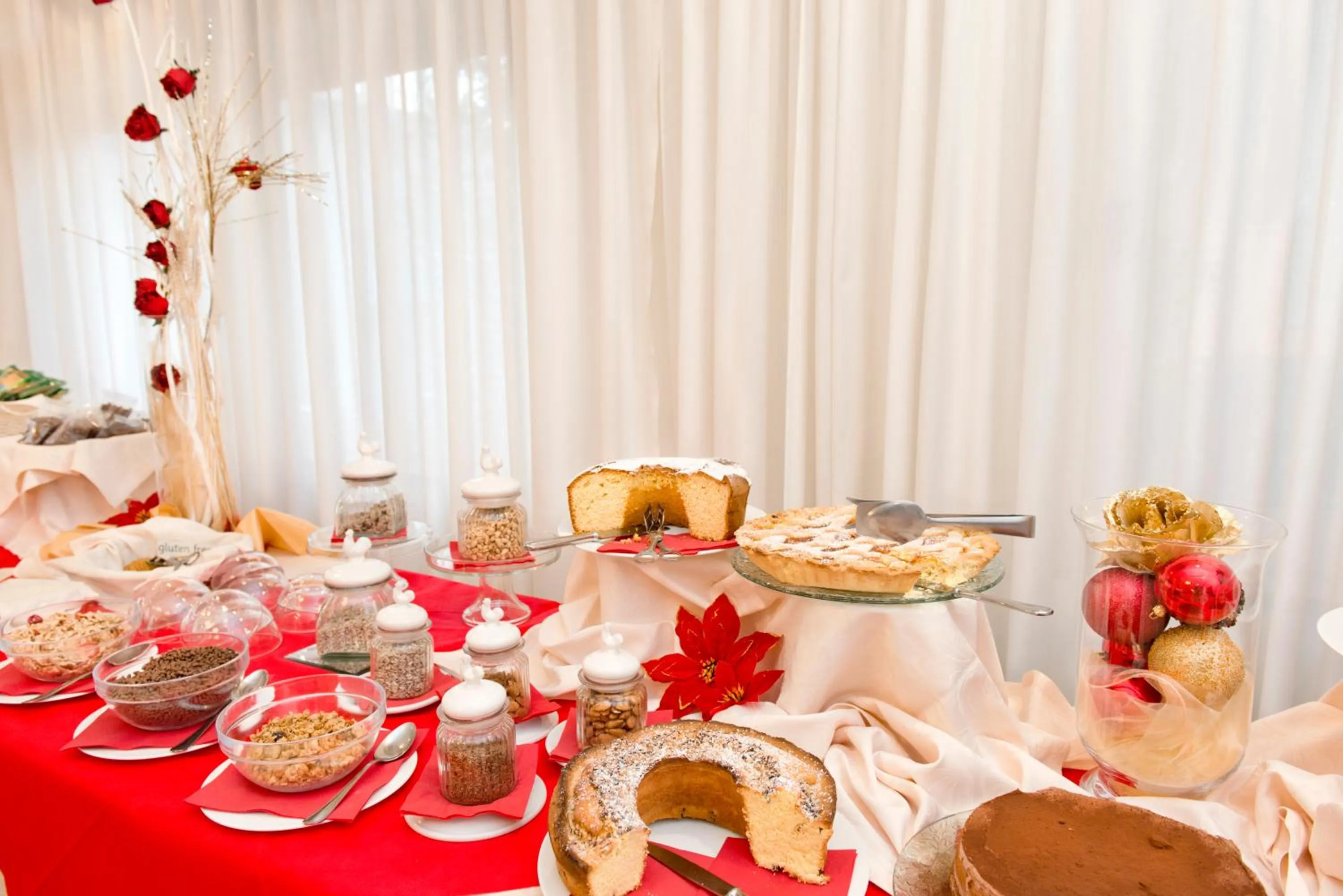 Restaurant/places to eat in Hotel City