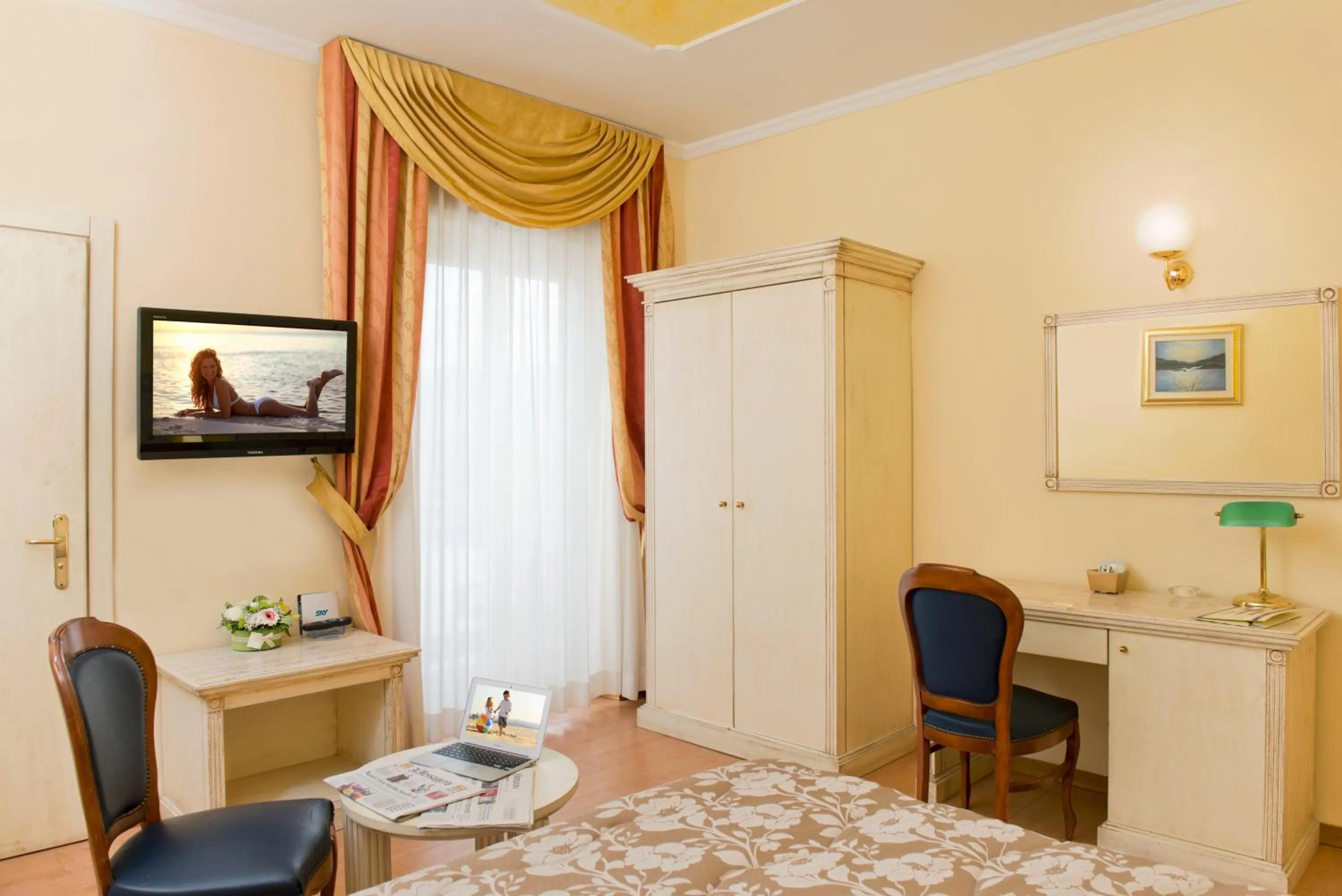 Bedroom in Hotel City