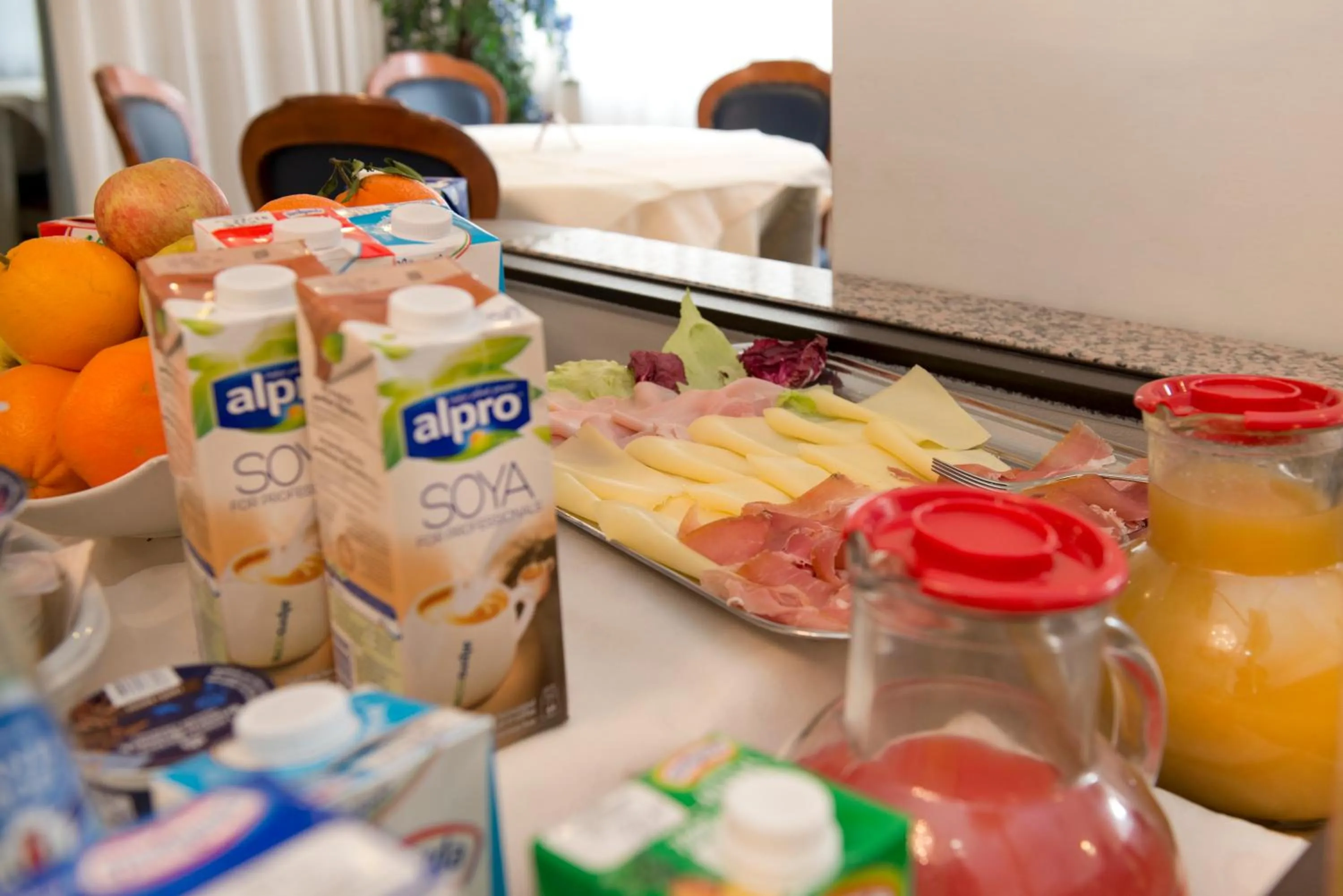 Restaurant/places to eat in Hotel City