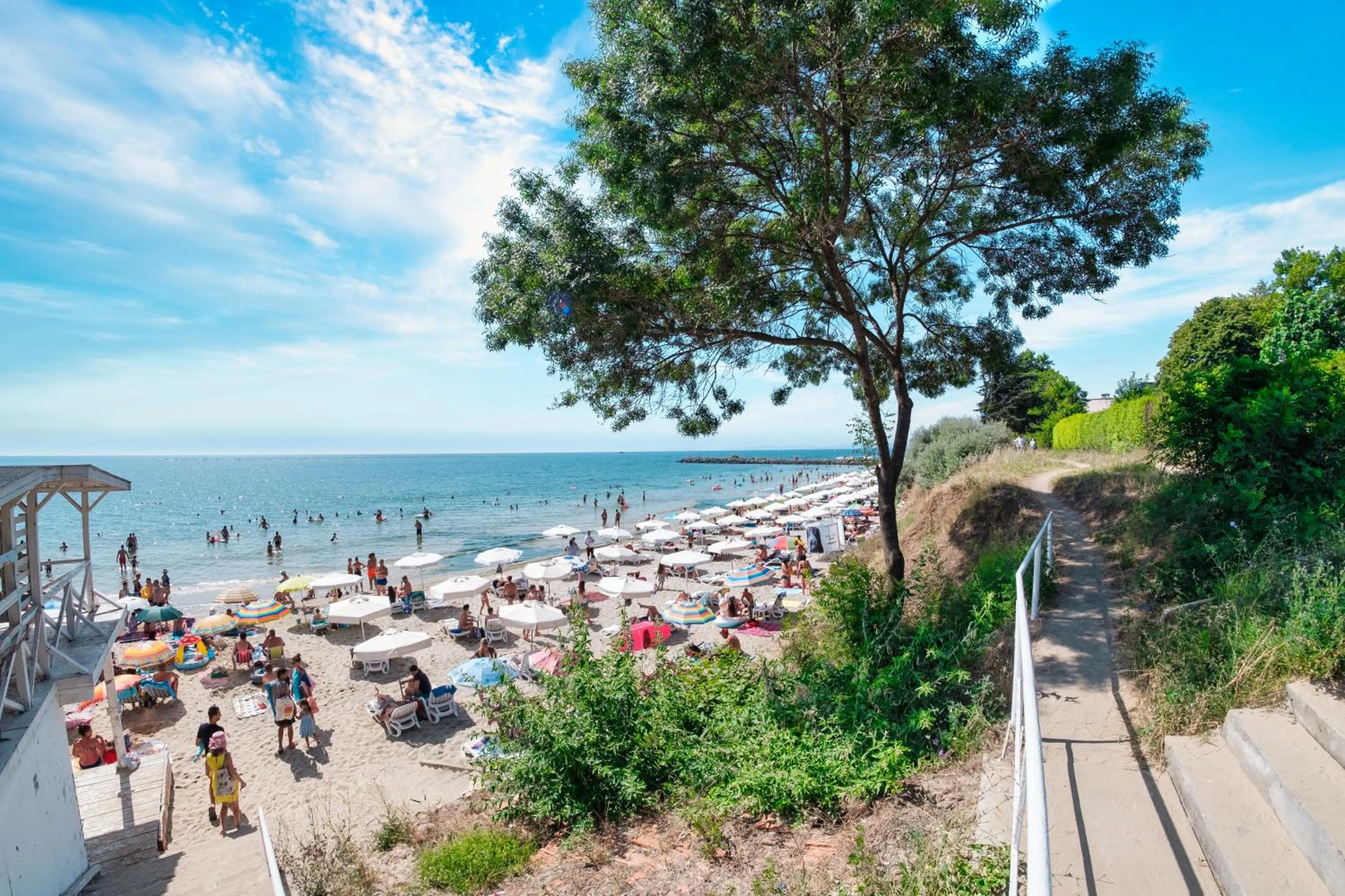 Restaurant/places to eat in Riviera Fort Beach Apartments