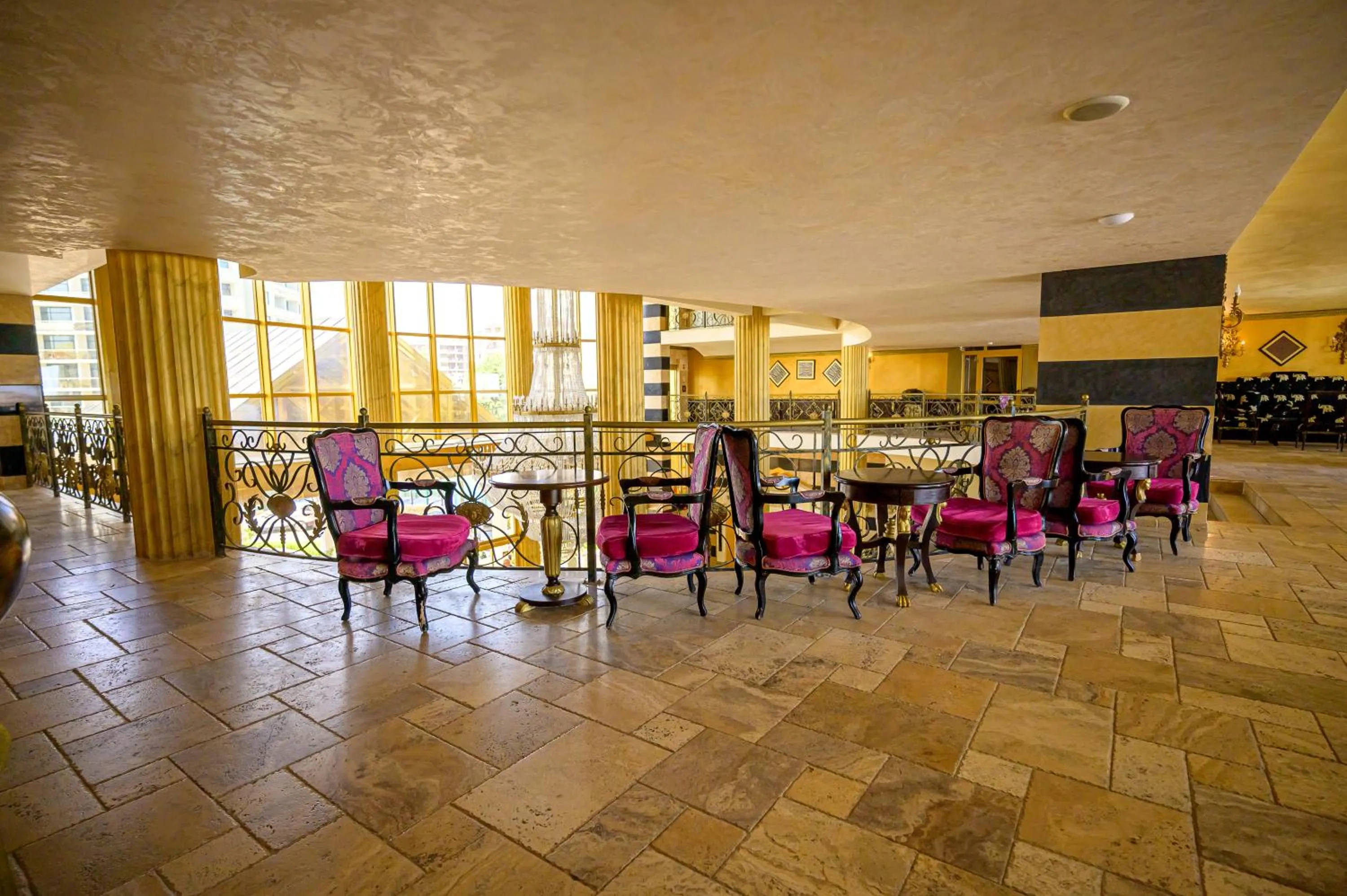 Restaurant/places to eat in Imperial Palace Hotel