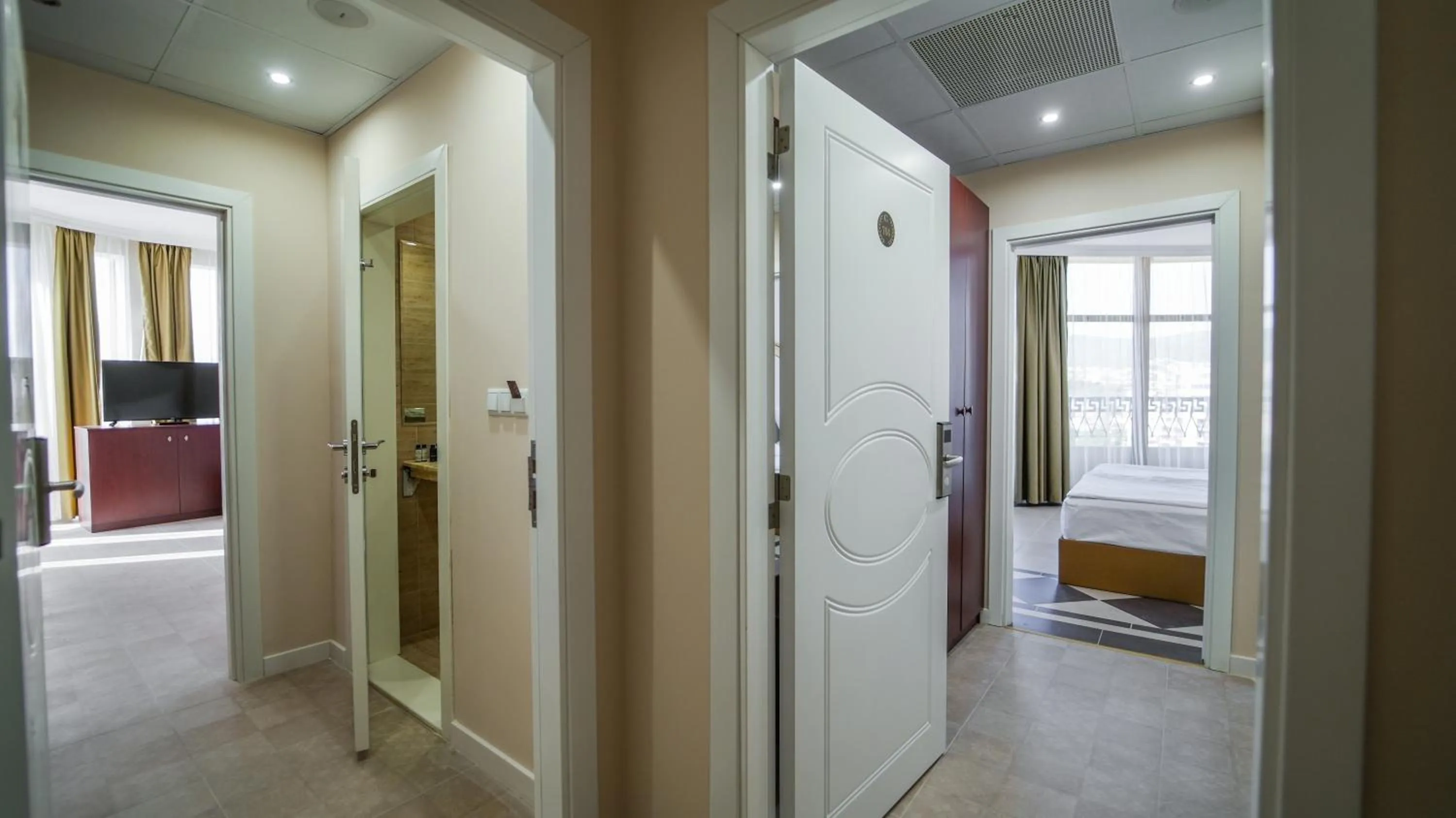 Photo of the whole room in Imperial Palace Hotel