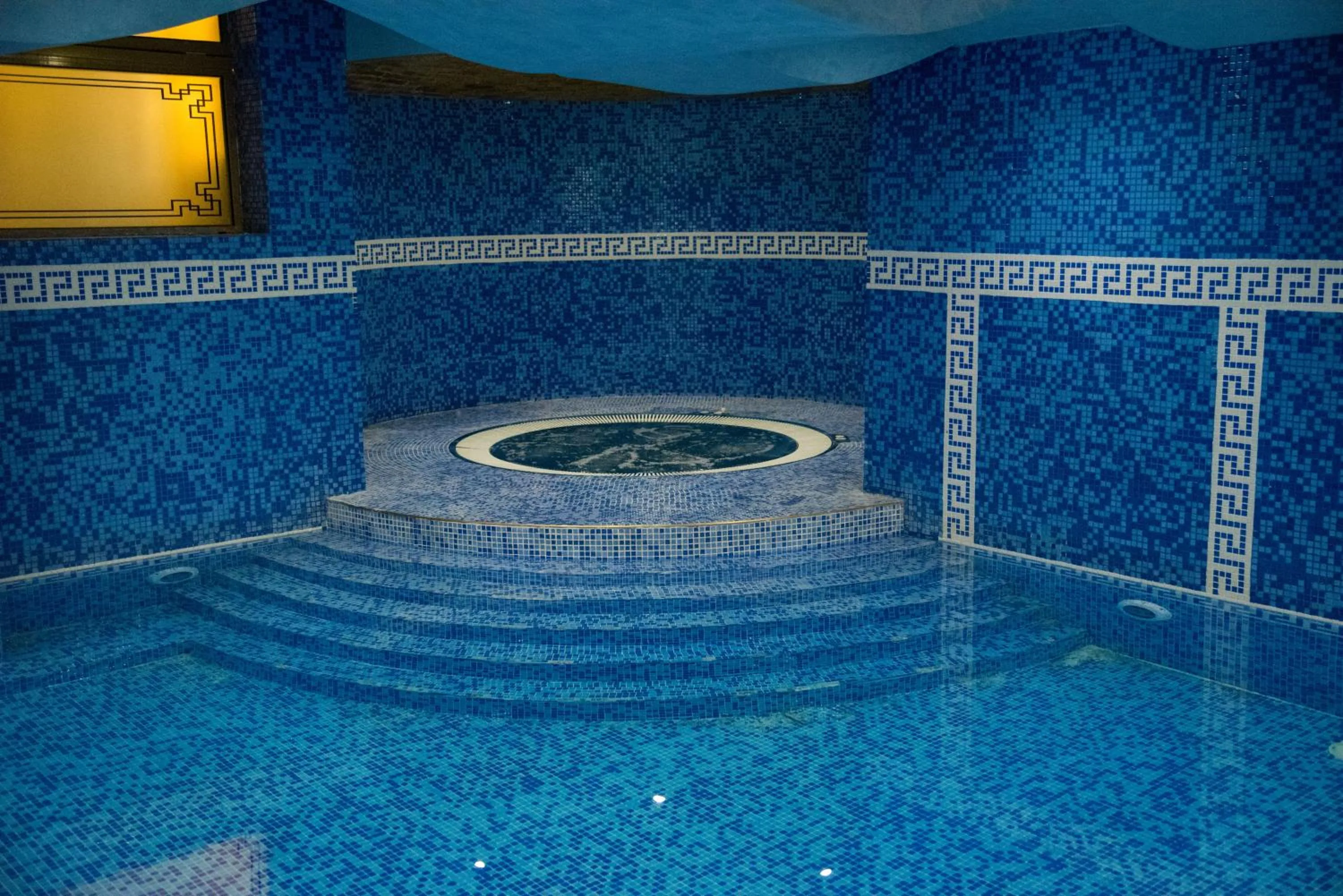 Swimming pool in Imperial Palace Hotel