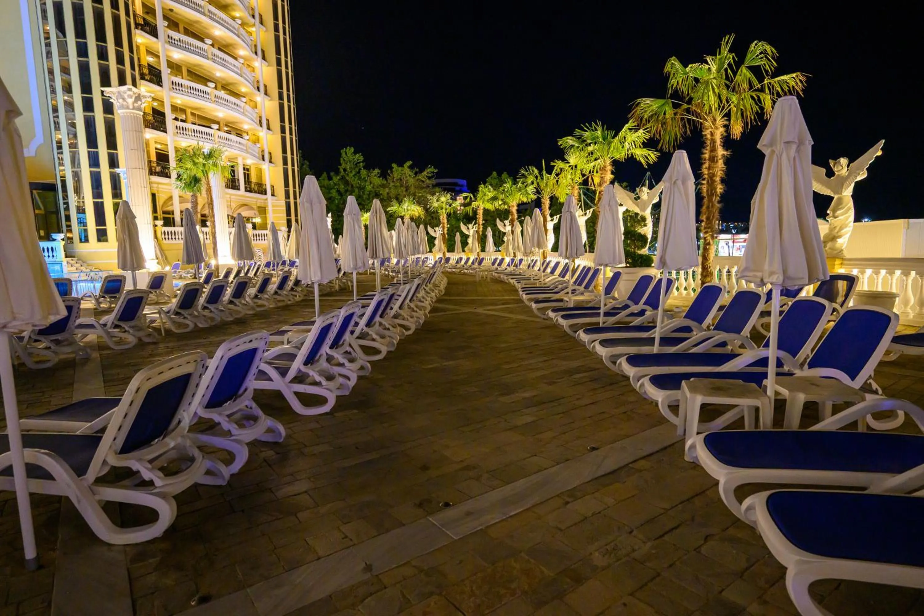 Swimming pool in Imperial Palace Hotel