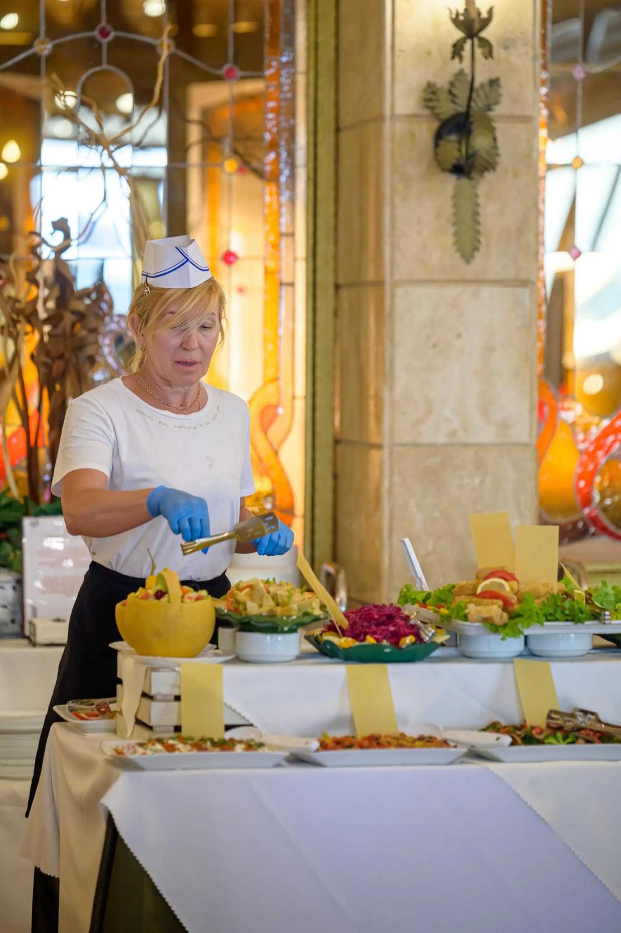 Restaurant/places to eat in Imperial Palace Hotel