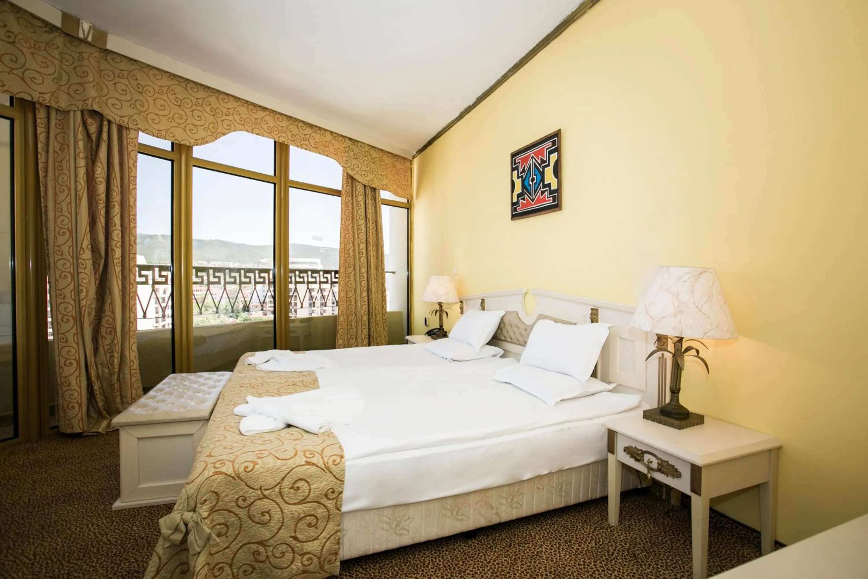 Photo of the whole room, Bed in Imperial Palace Hotel