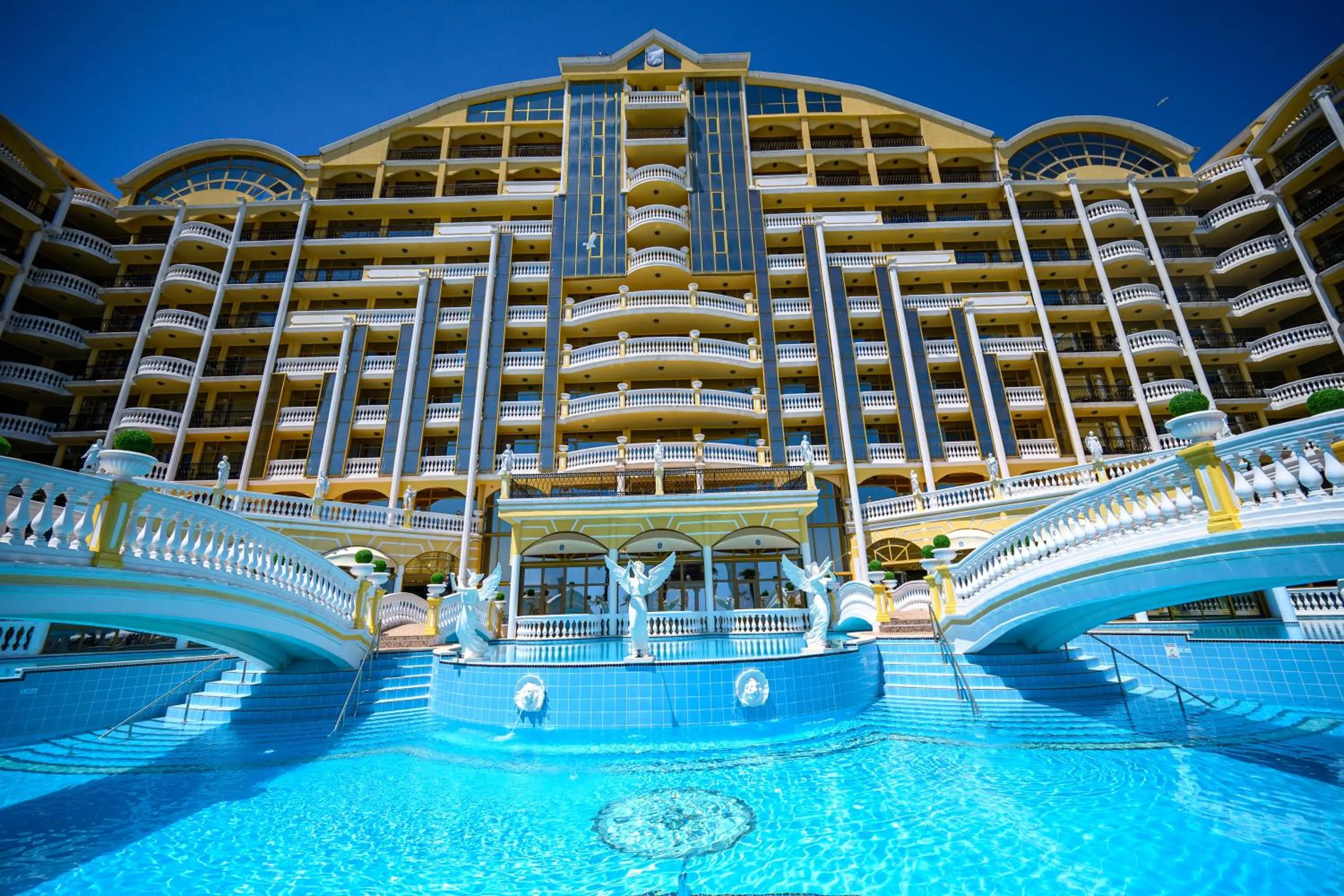 Swimming pool in Imperial Palace Hotel