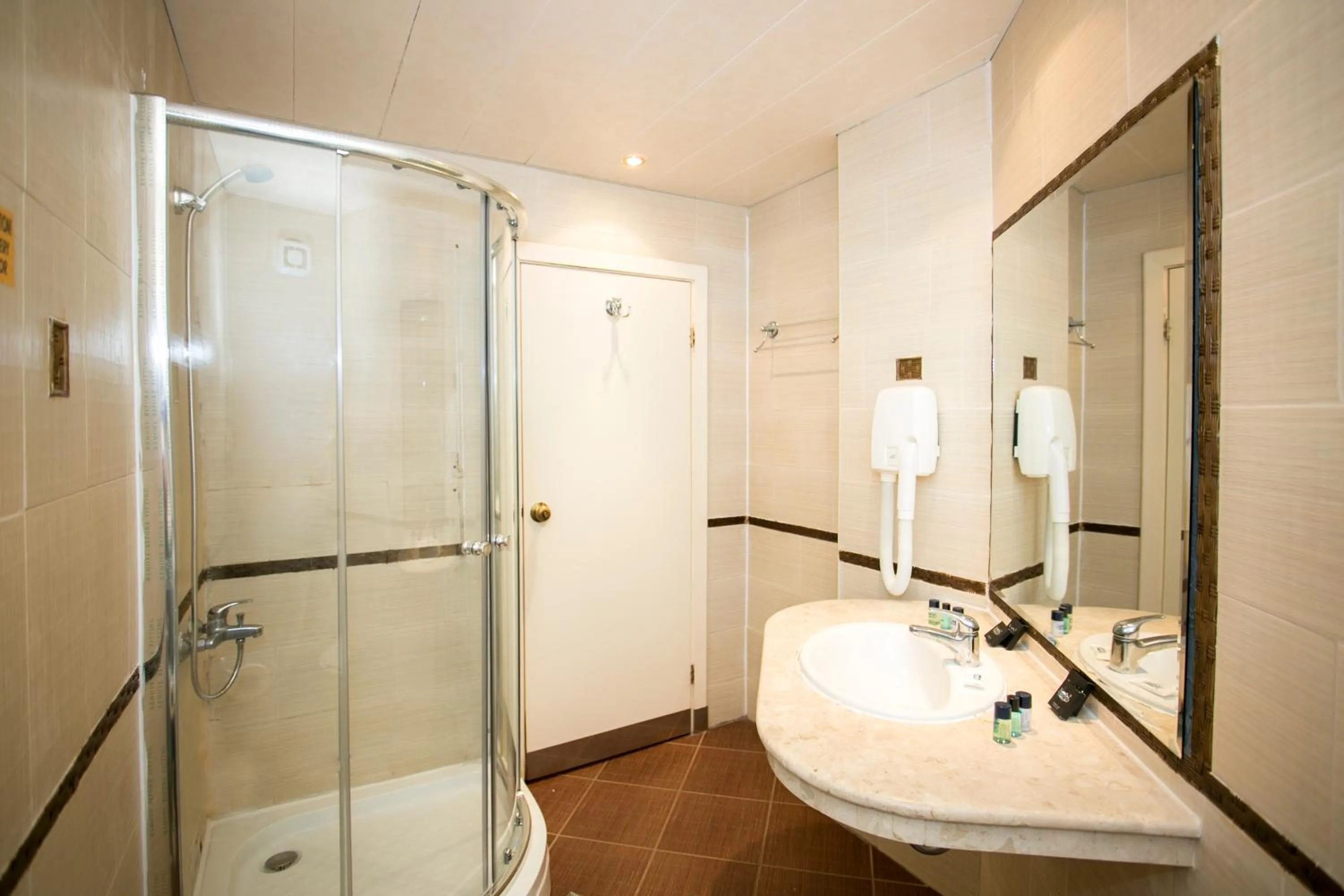 Shower in Imperial Palace Hotel