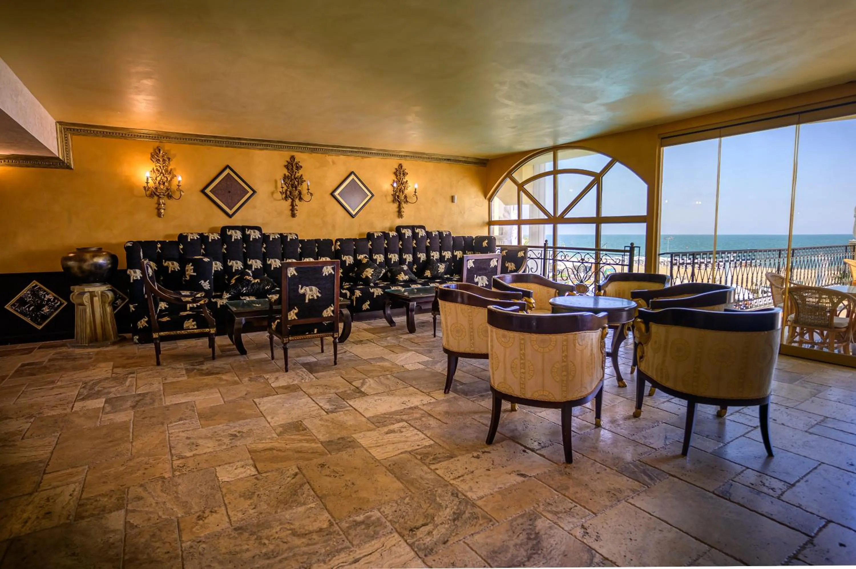 Restaurant/places to eat in Imperial Palace Hotel