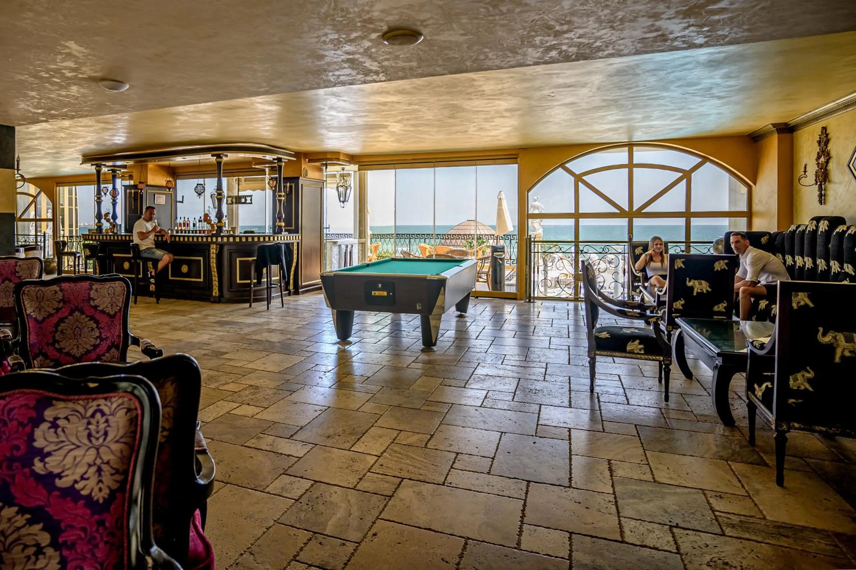 Restaurant/places to eat in Imperial Palace Hotel