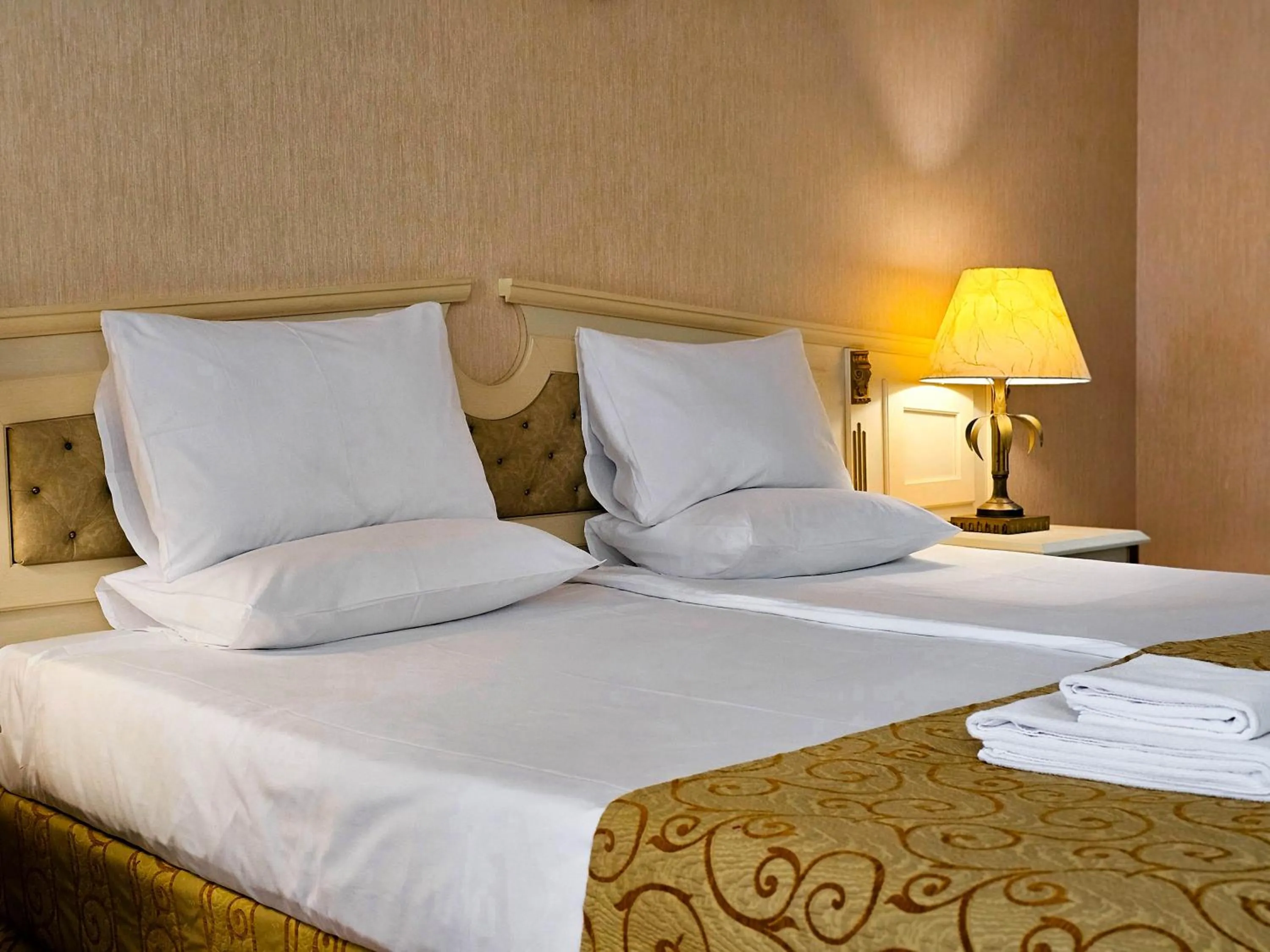 Photo of the whole room, Bed in Imperial Palace Hotel