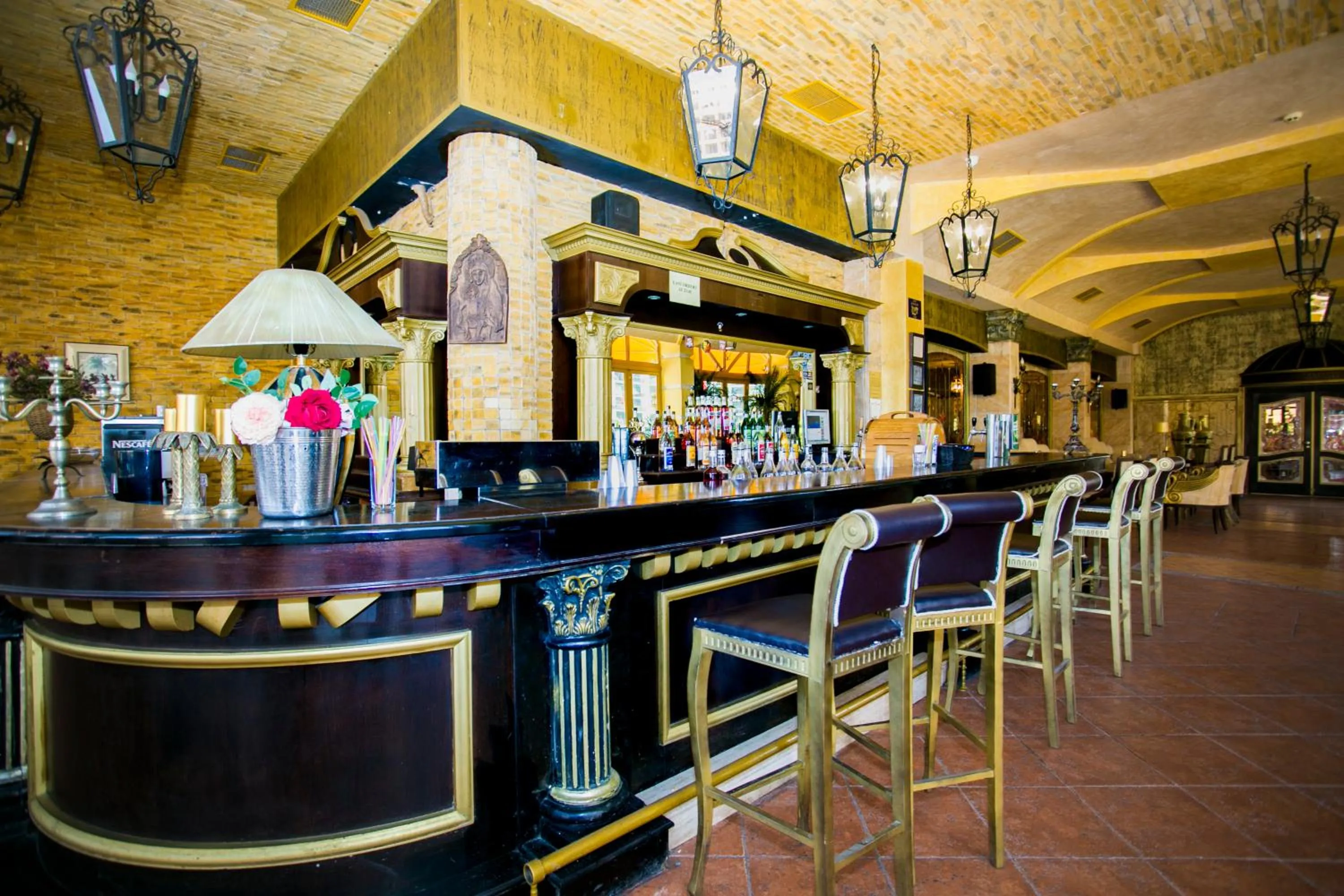 Nightclub / DJ in Imperial Palace Hotel