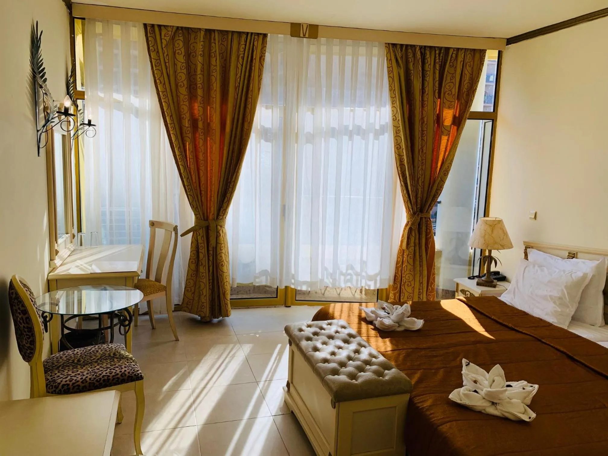 TV and multimedia, Bed in Imperial Palace Hotel