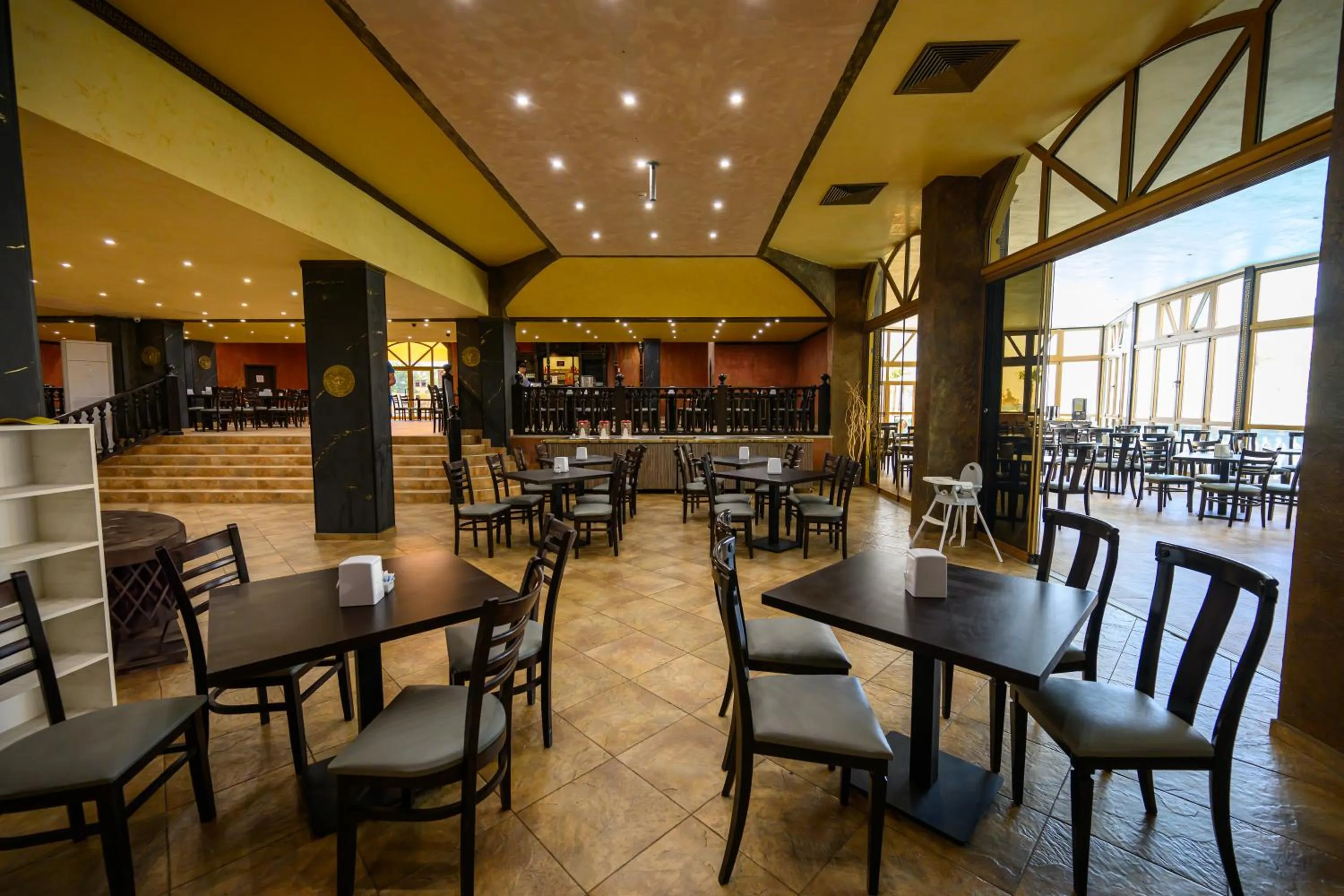 Restaurant/places to eat in Imperial Palace Hotel