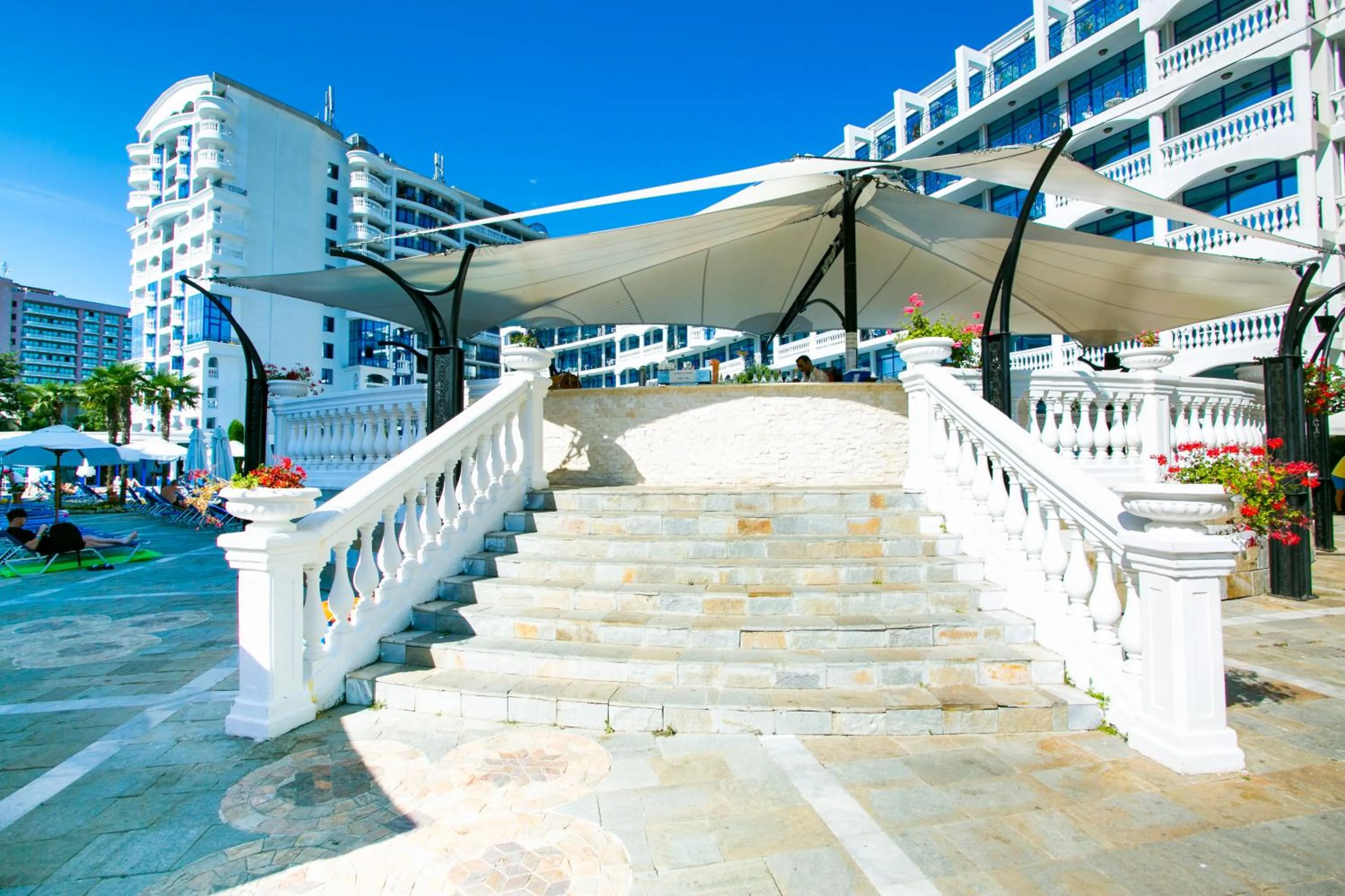 Lounge or bar in Chaika Beach Resort